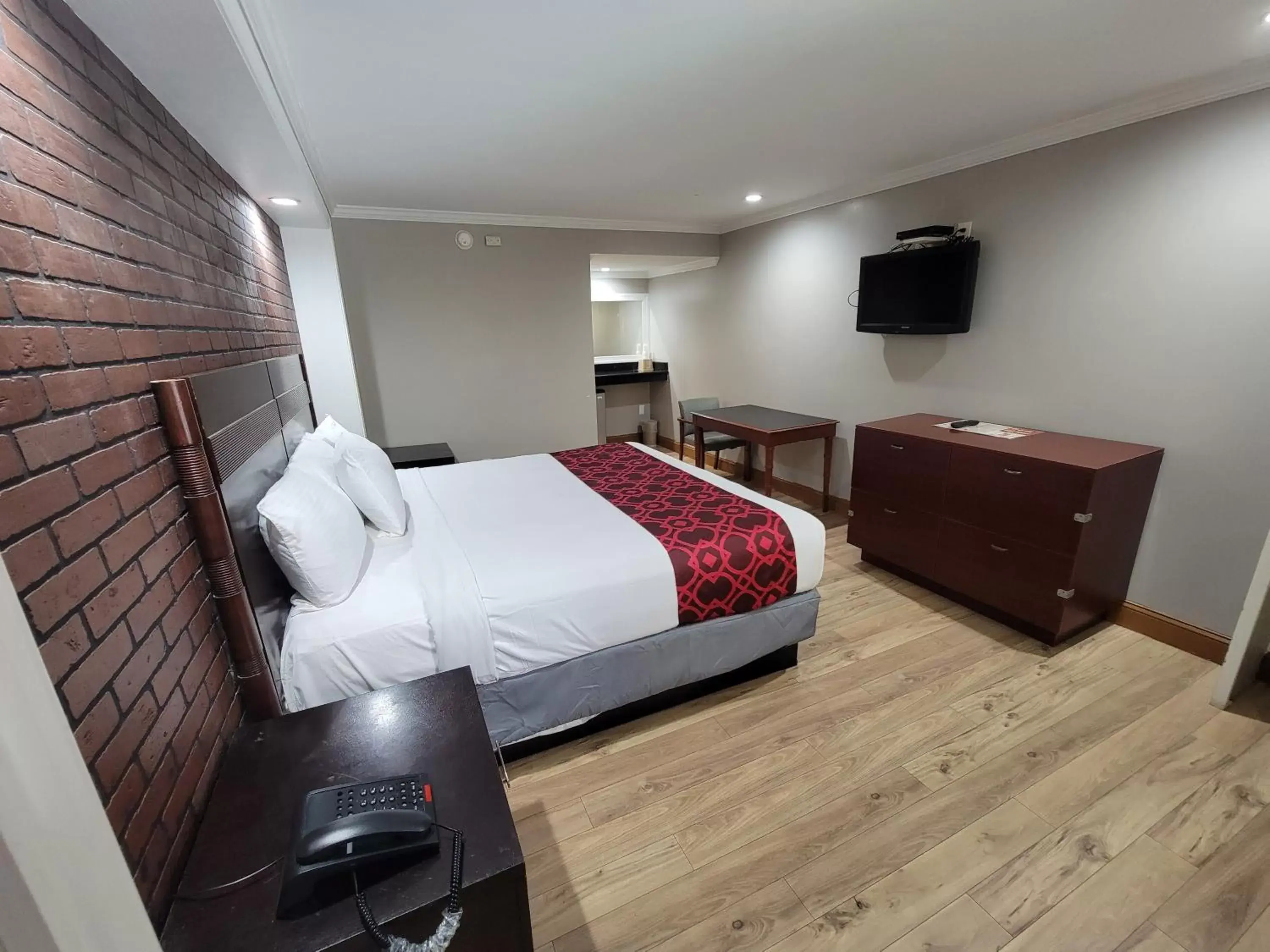 Photo of the whole room, Bed in Eldorado Atlantic City Beach Block Photo of the whole room, Bed in Eldorado Atlantic City Beach Block