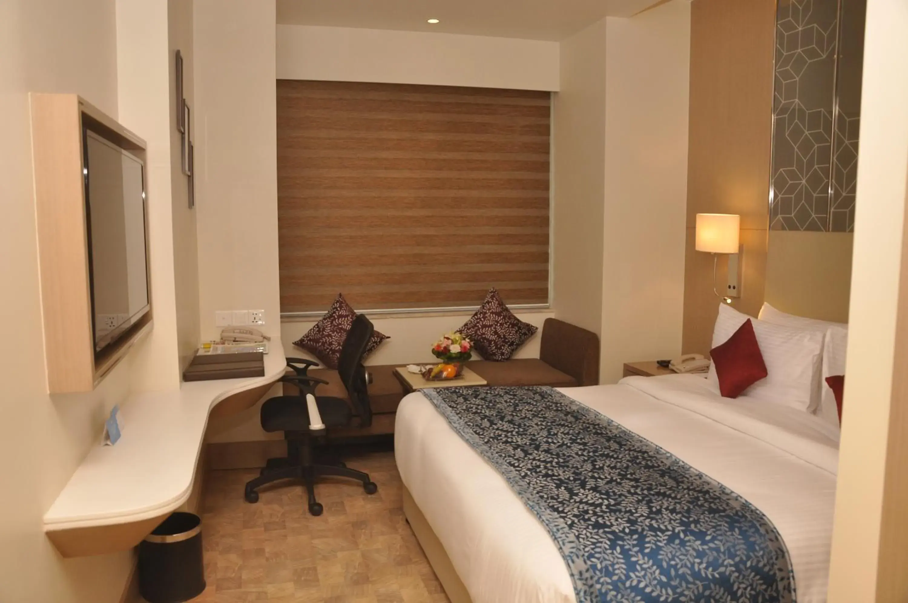Photo of the whole room, Bed in Days Hotel Jaipur Tonk Road
