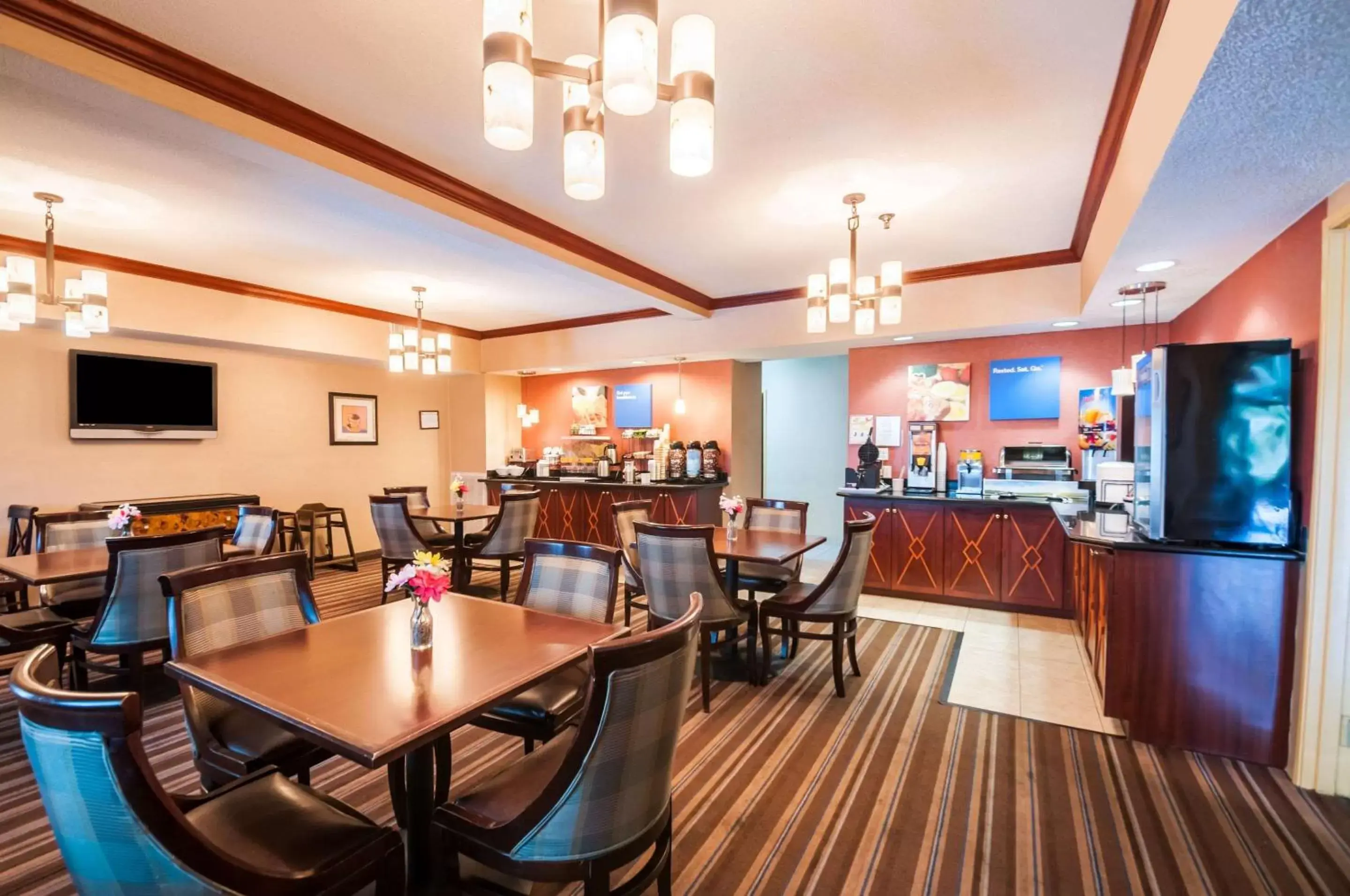 Restaurant/Places to Eat in Comfort Inn and Suites North East