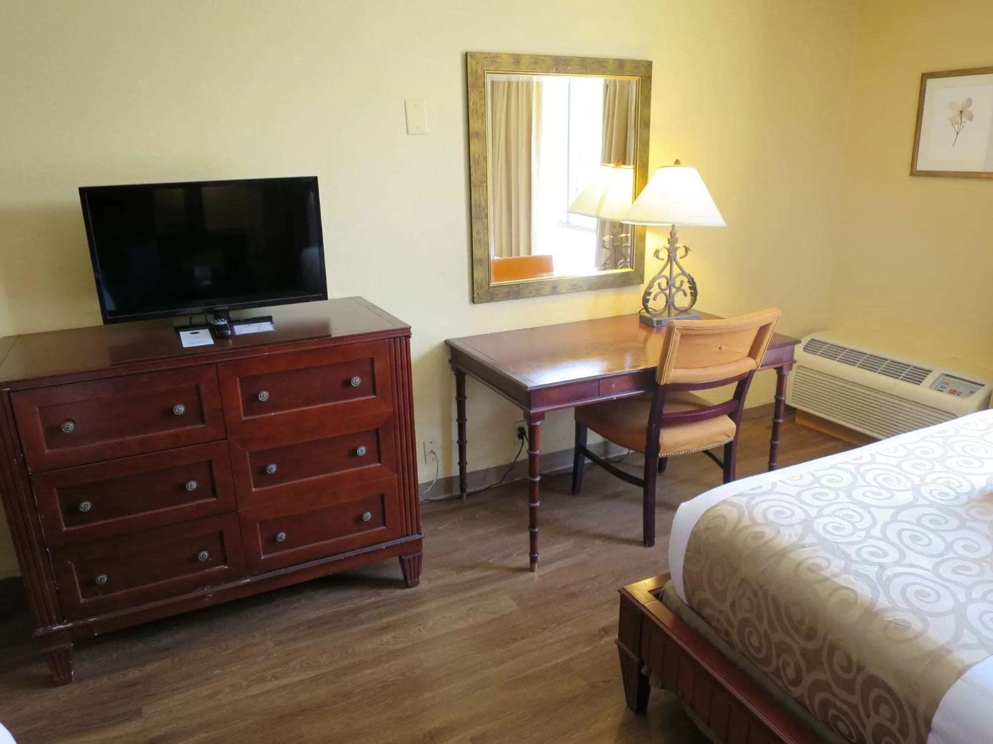 Photo of the whole room in Floridian Express International Drive