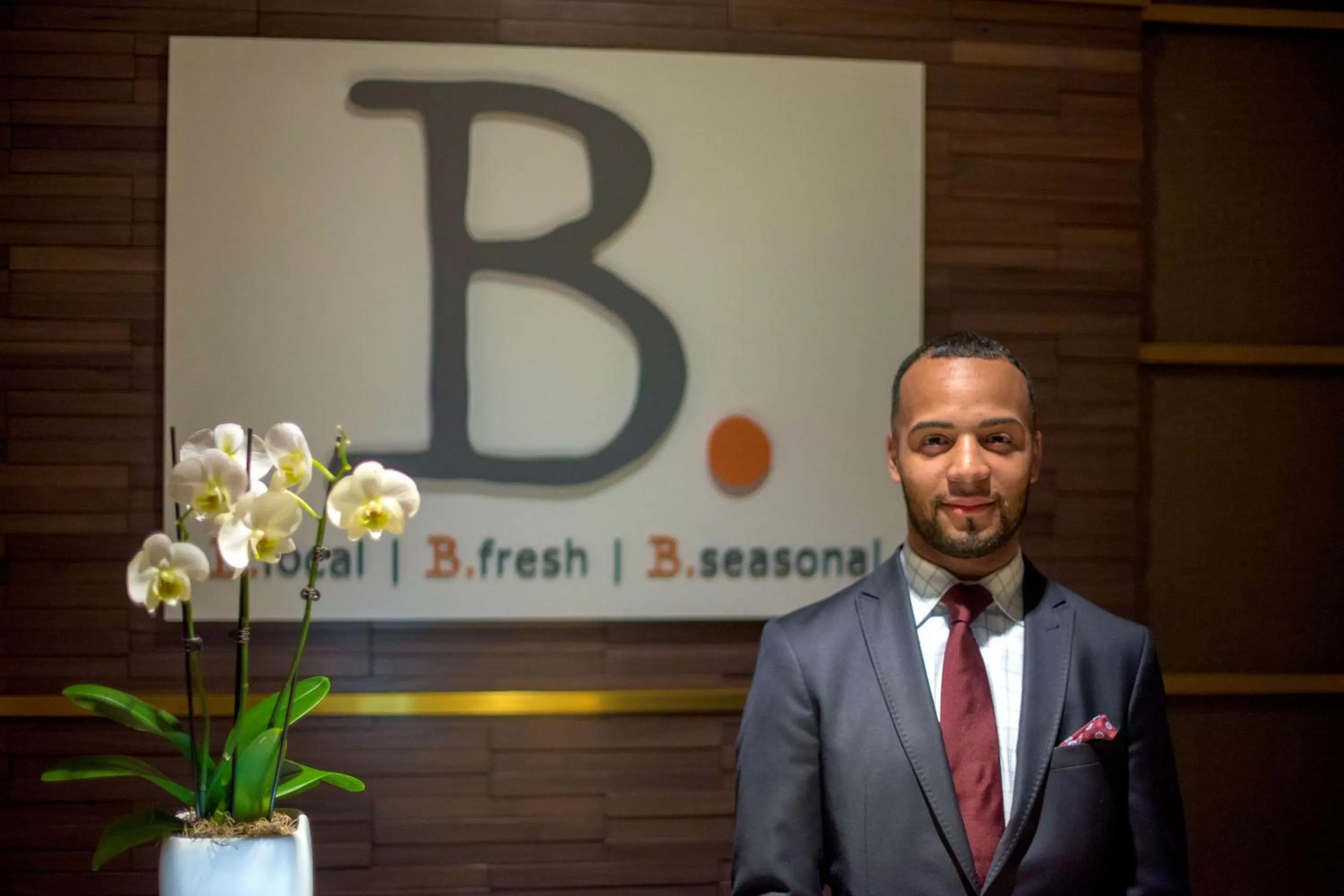 Restaurant/places to eat in Hilton Chicago Oak Brook Hills Resort & Conference Center