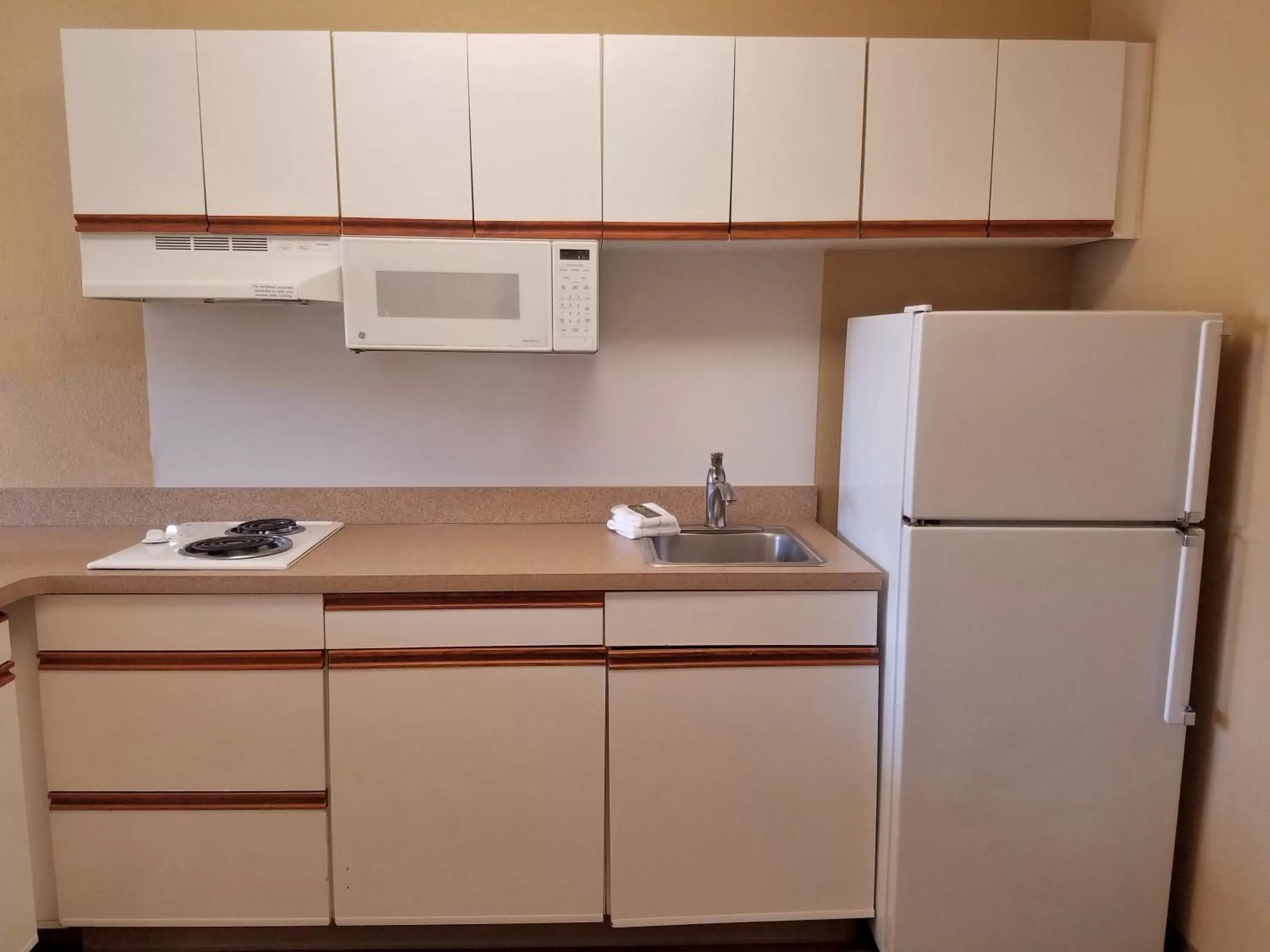 Kitchen or kitchenette, Kitchen/Kitchenette in Extended Stay America Suites - Norwalk - Stamford