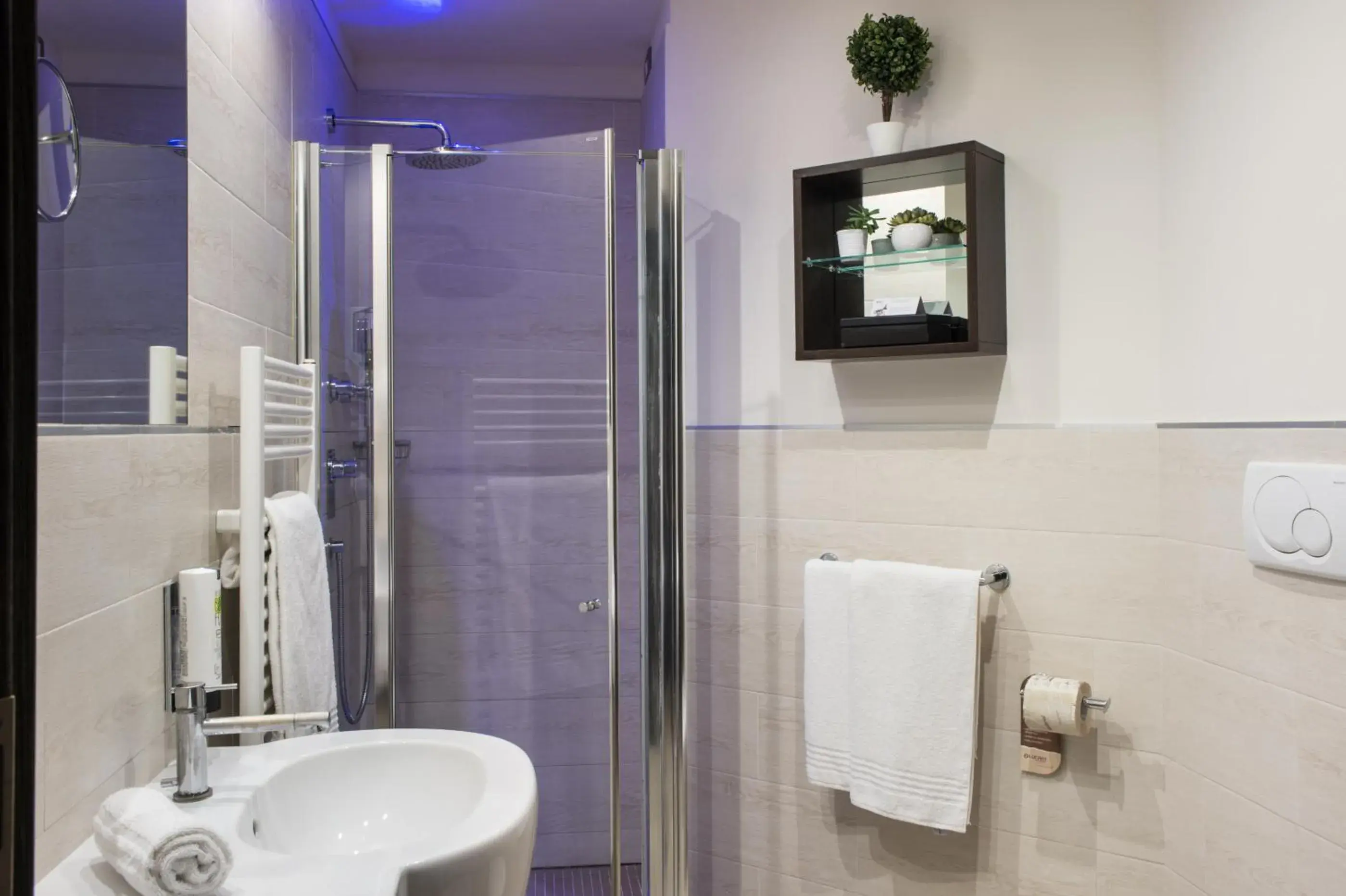 Bathroom in Blu Suite Hotel