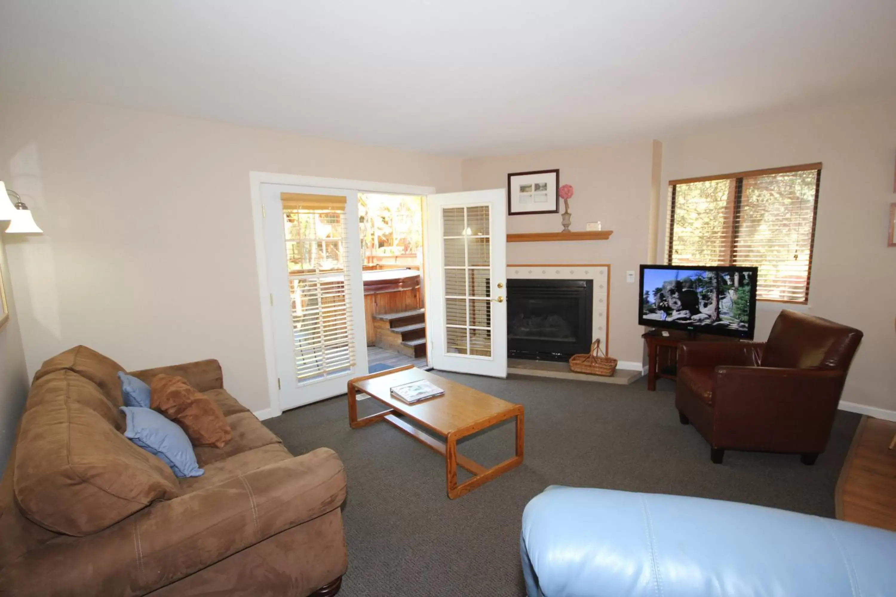 Living room, Seating Area in Streamside on Fall River