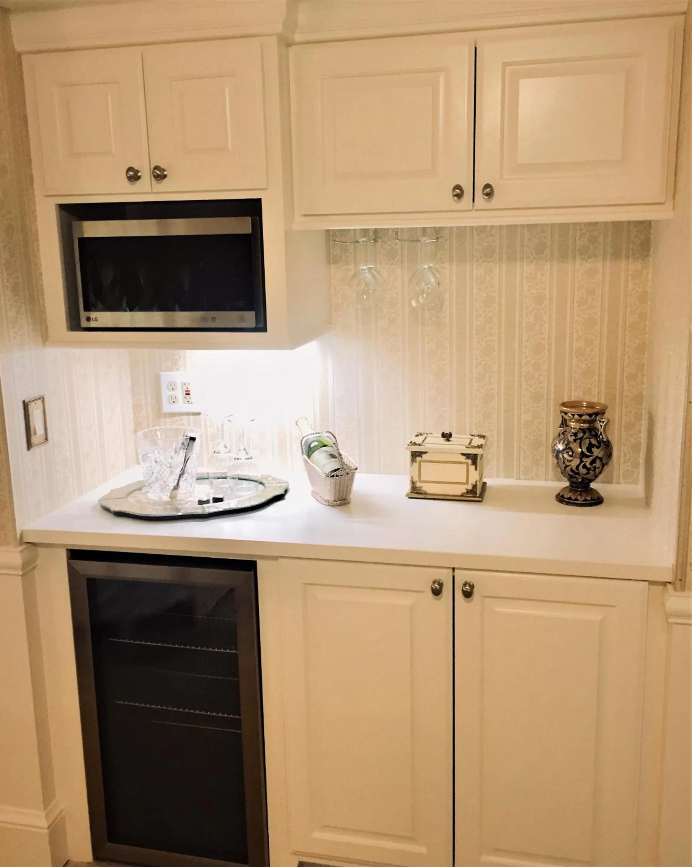 Kitchen or kitchenette in Heber Senator Bed and Breakfast