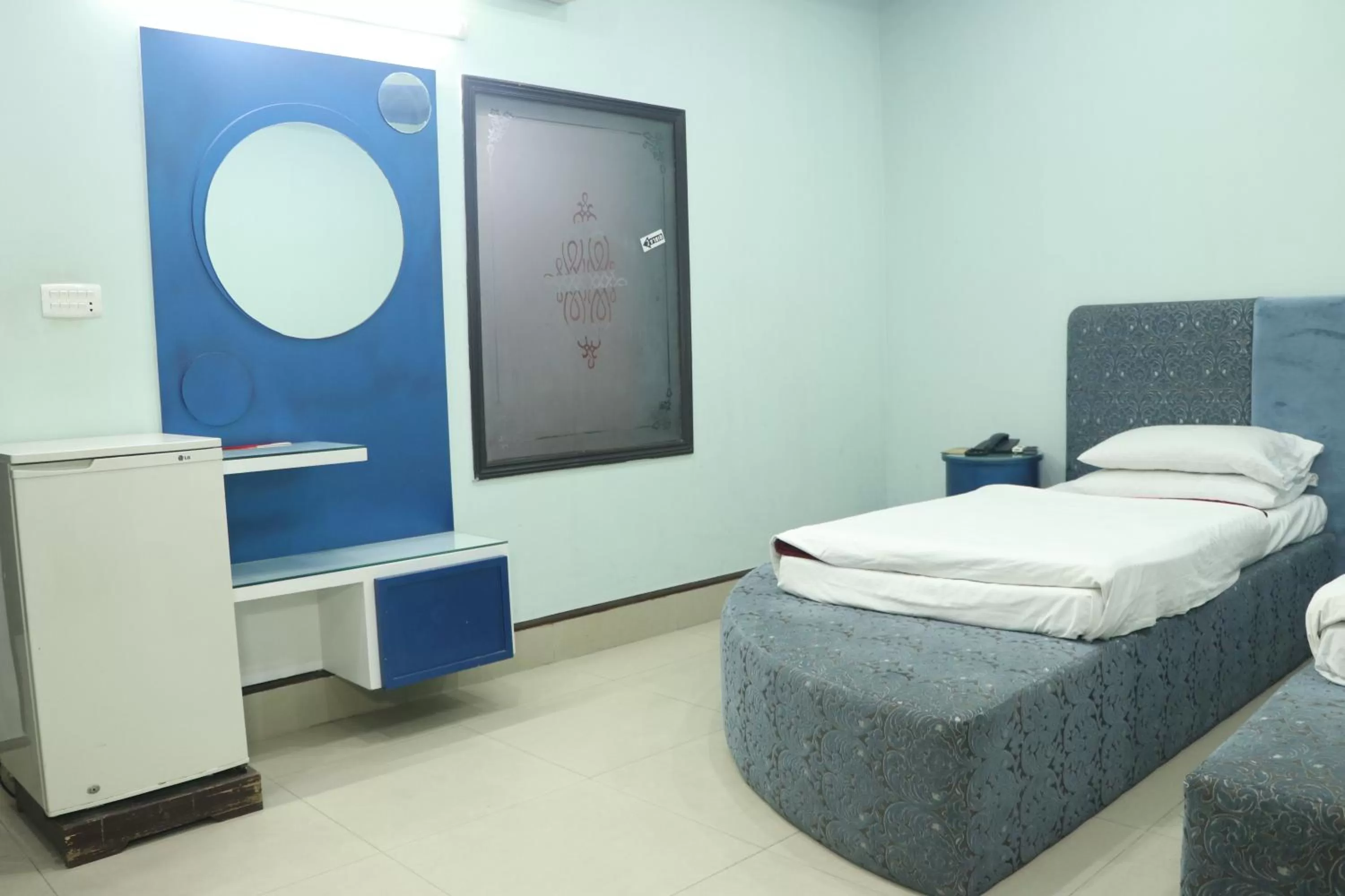 Photo of the whole room, Bed in Hotel Grace inn