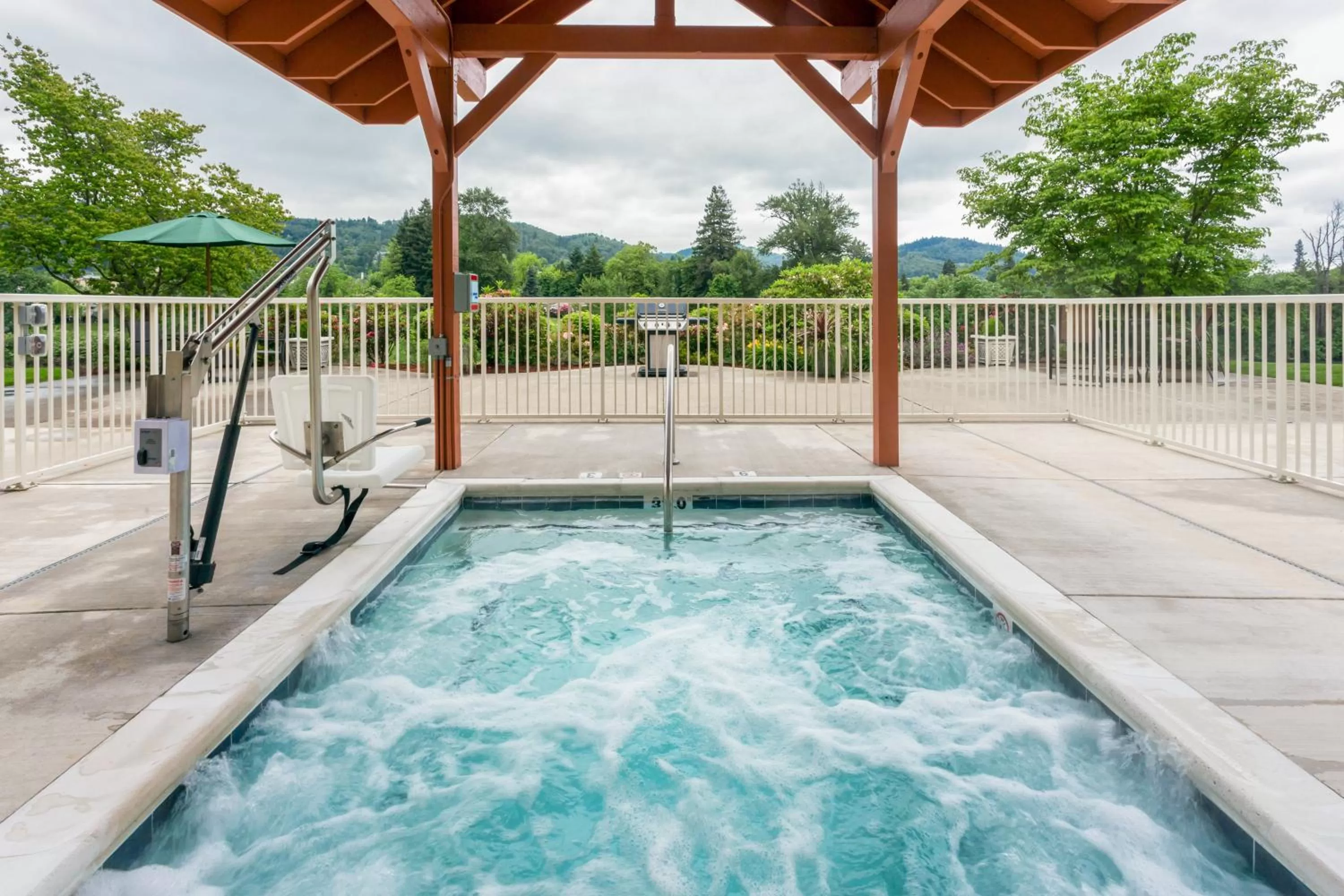 Swimming pool in Holiday Inn Express Roseburg by IHG