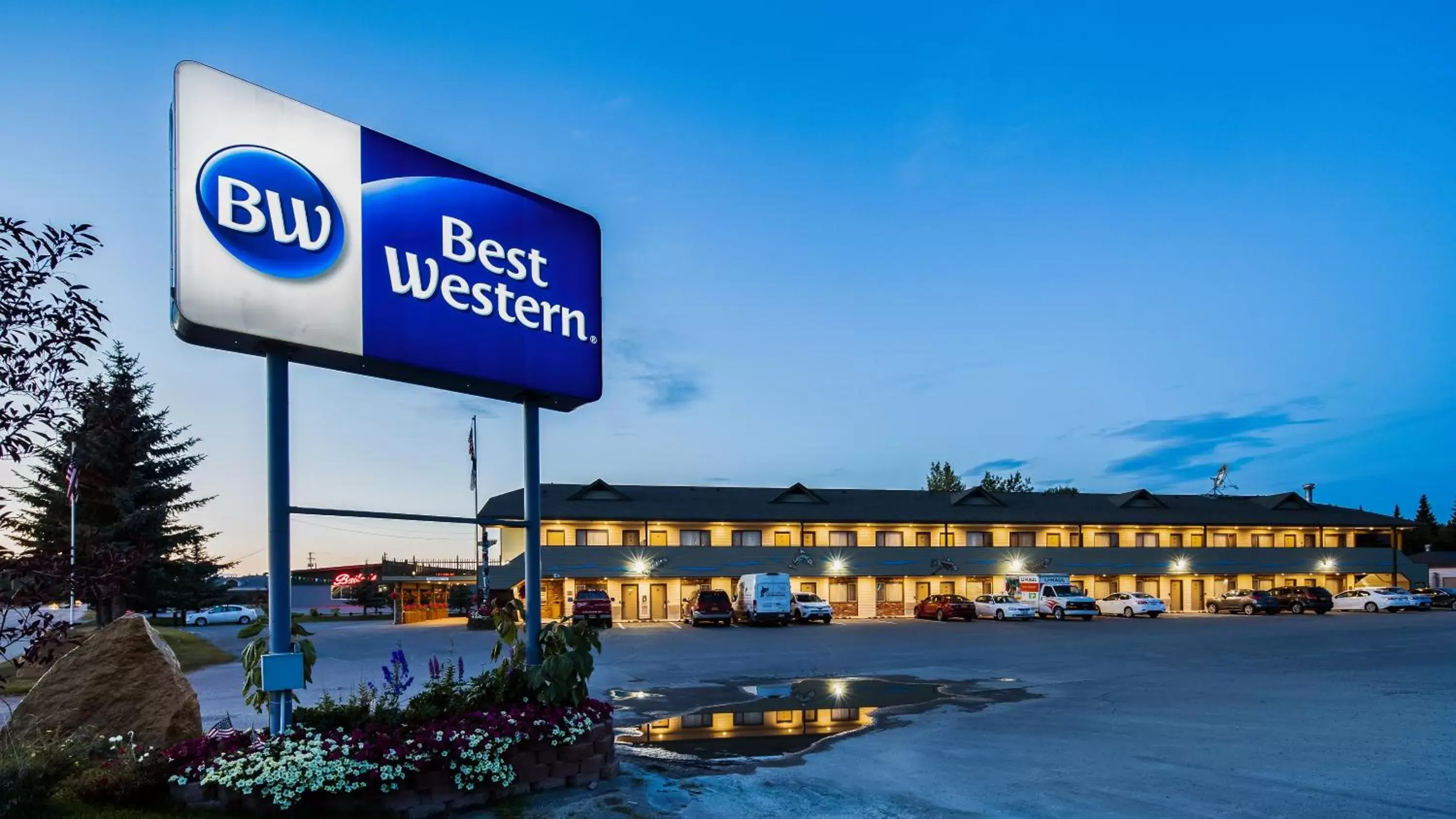 Facade/entrance, Property Building in Best Western King Salmon Inn