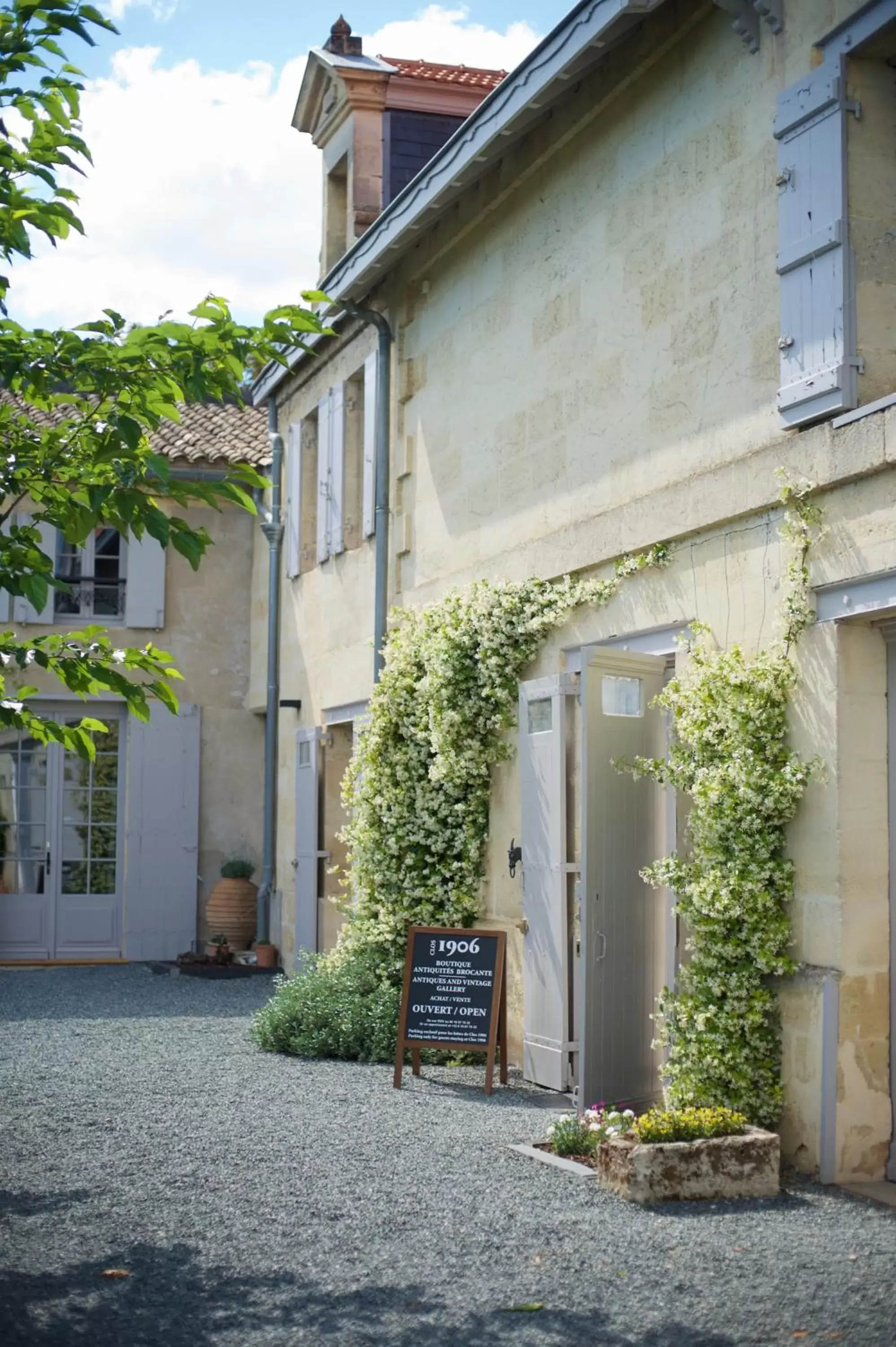 Property Building in Clos 1906