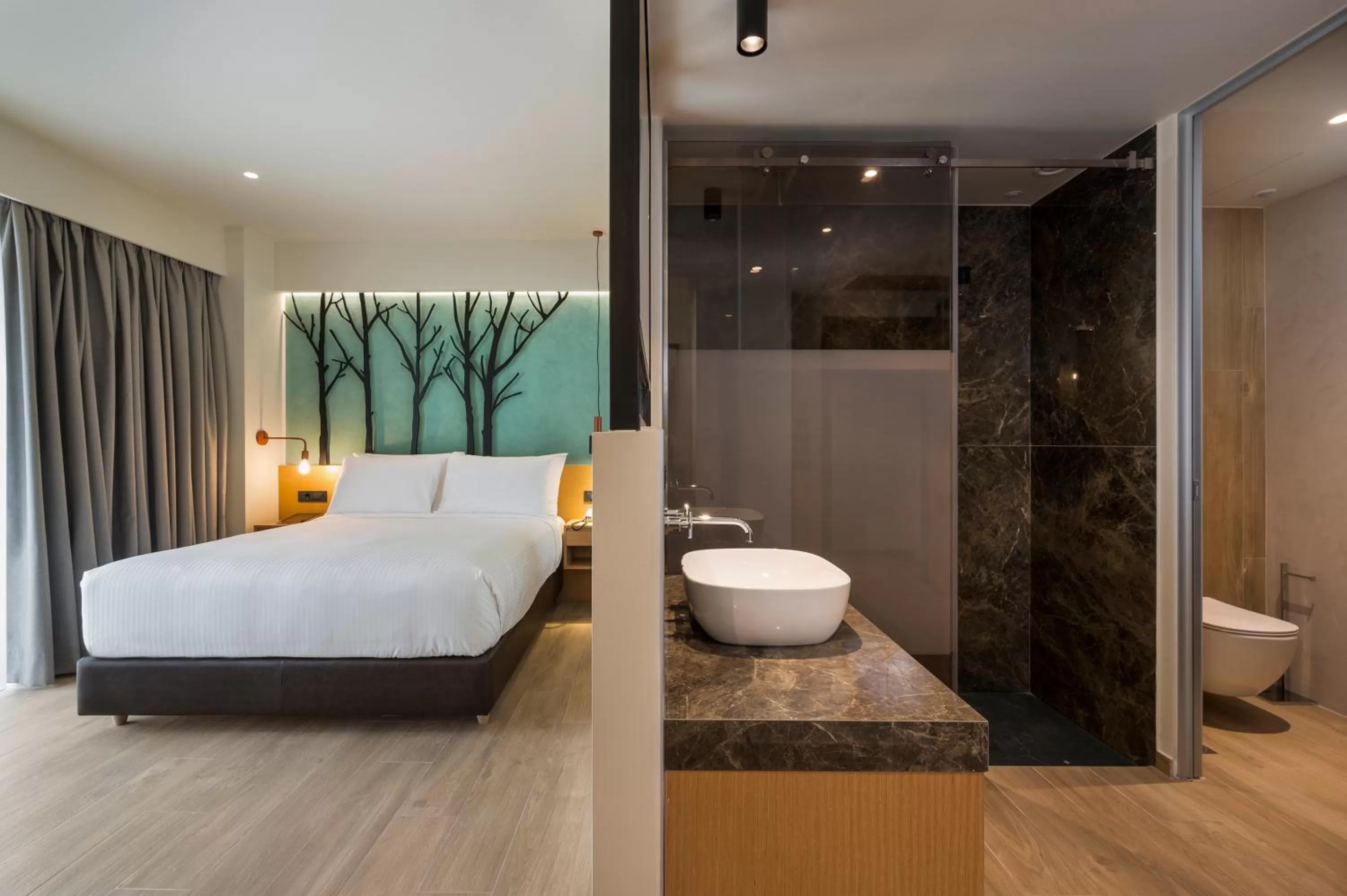 Photo of the whole room, Bed in Hyperion City Hotel & Spa