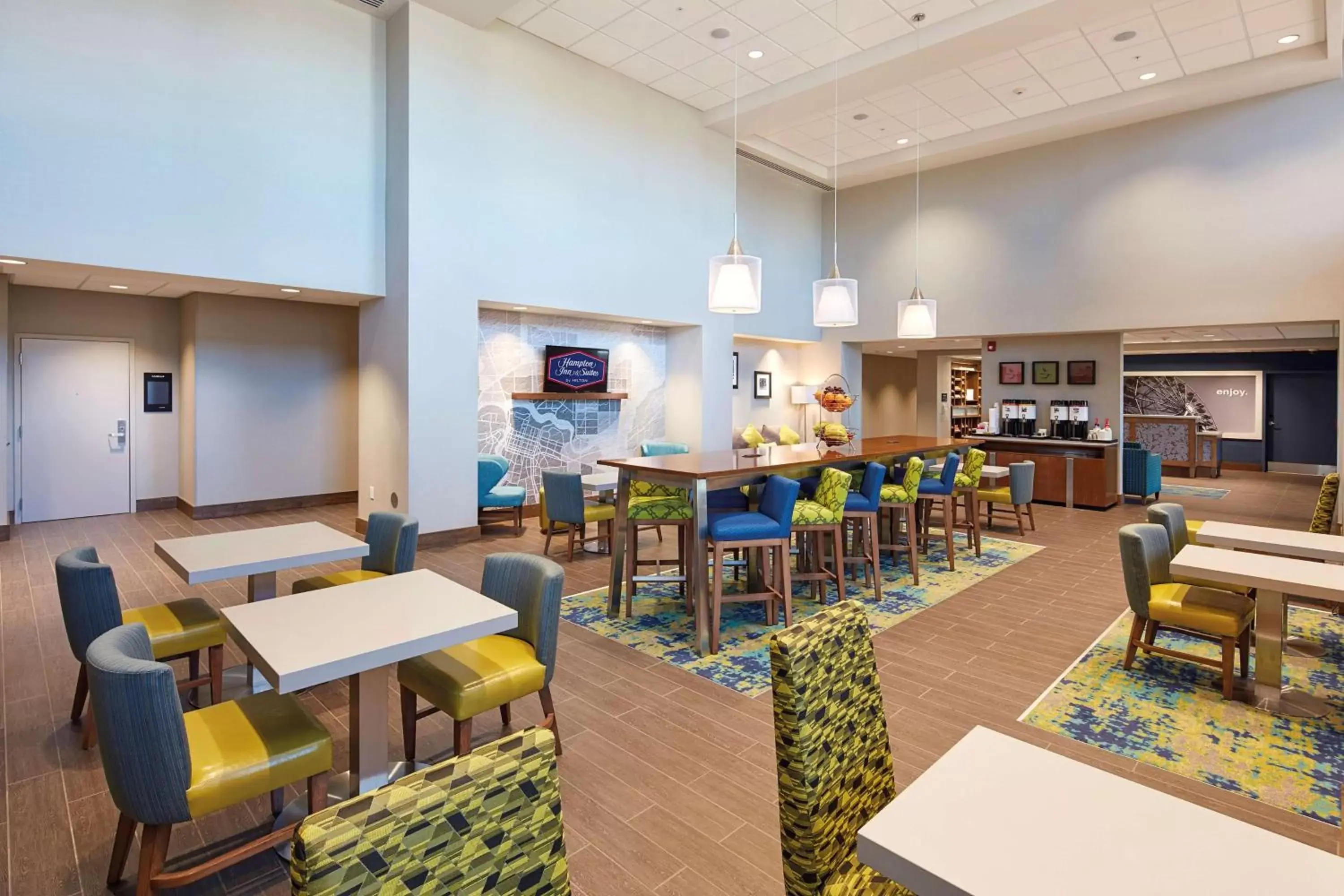 Lobby or reception, Restaurant/Places to Eat in Hampton Inn & Suites Sacramento at CSUS