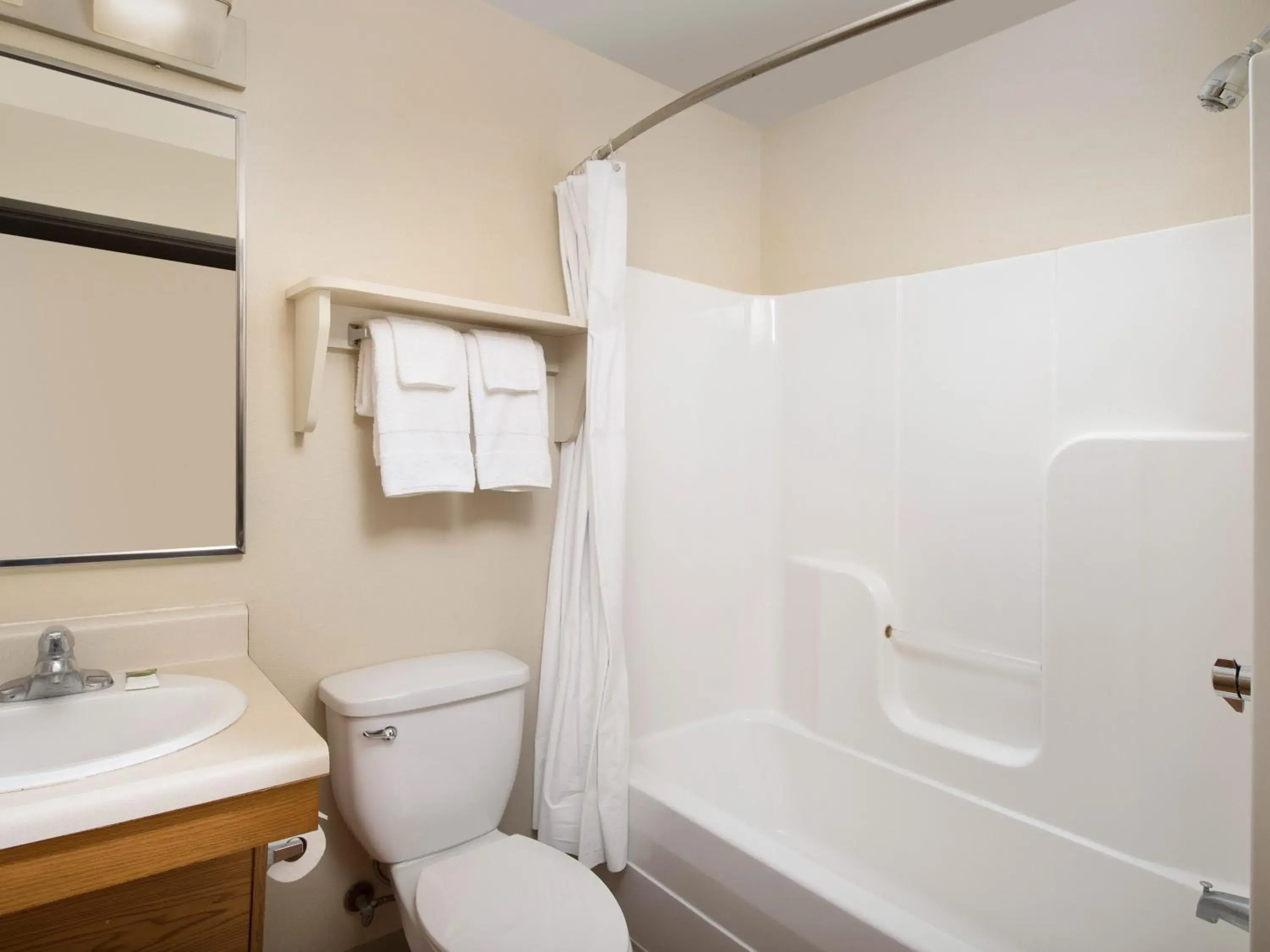 Bathroom in Extended Stay America Select Suites - Indianapolis - Plainfield