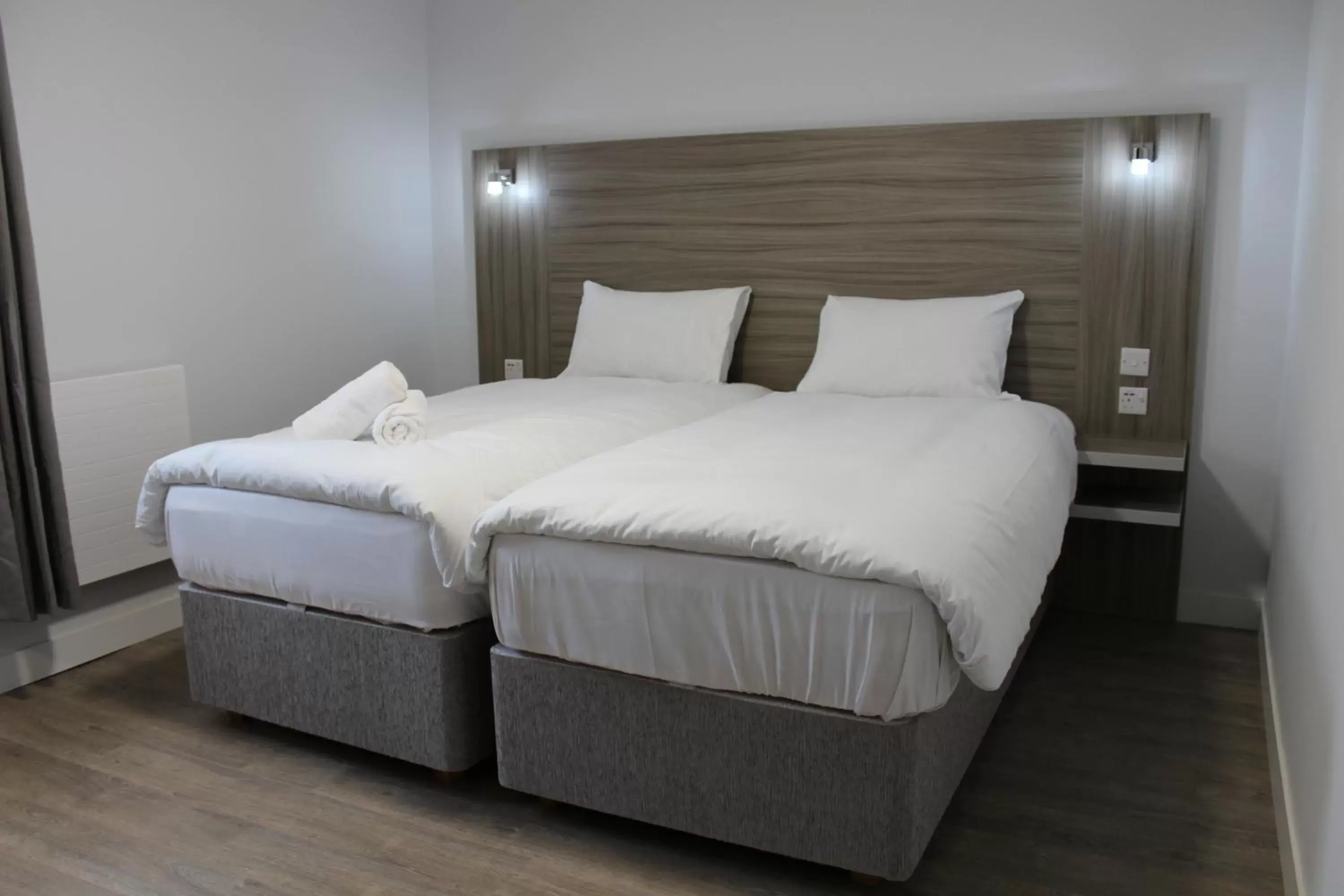 Bedroom, Bed in Sky Nights Hotel London Heathrow