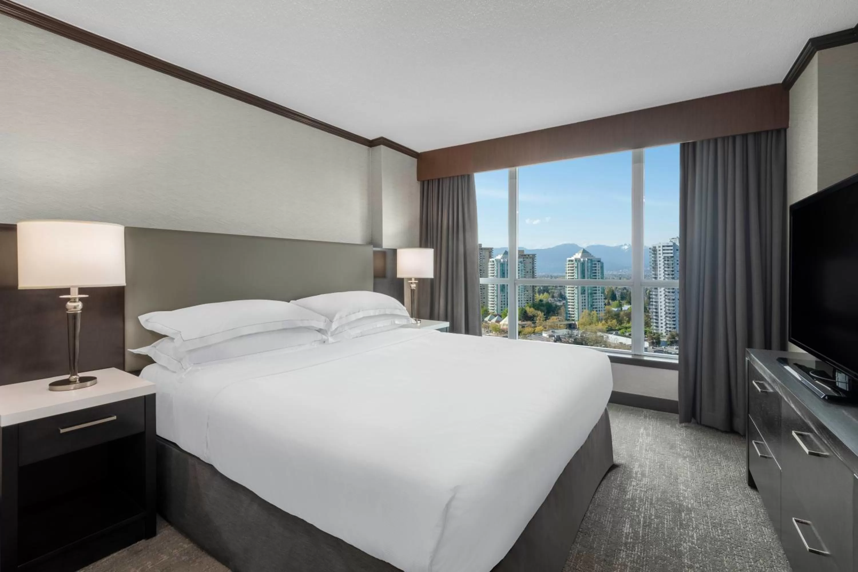 Bedroom, Bed in Hilton Vancouver Metrotown