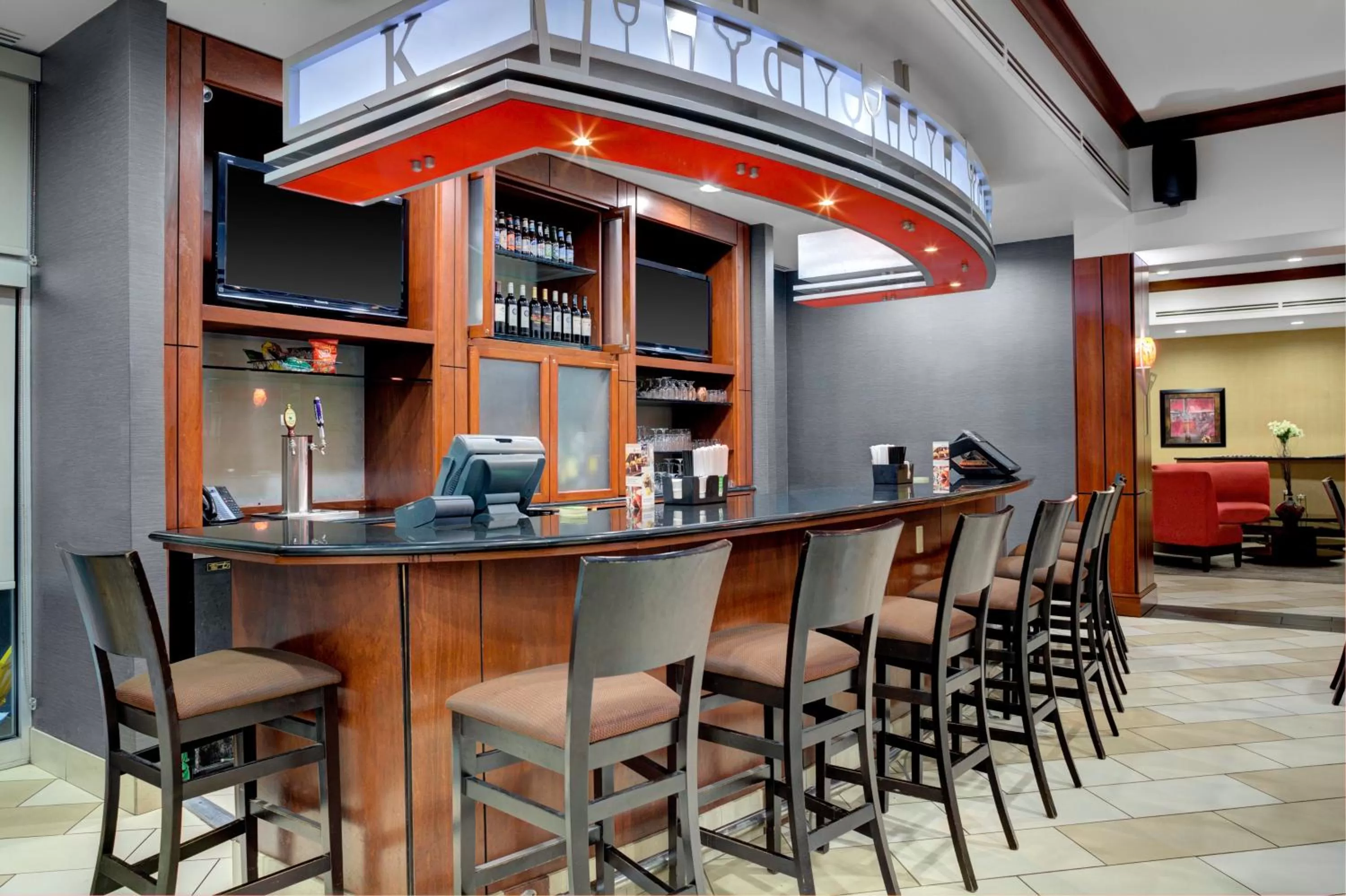 Lounge or bar in Holiday Inn Hotel & Suites Lima by IHG