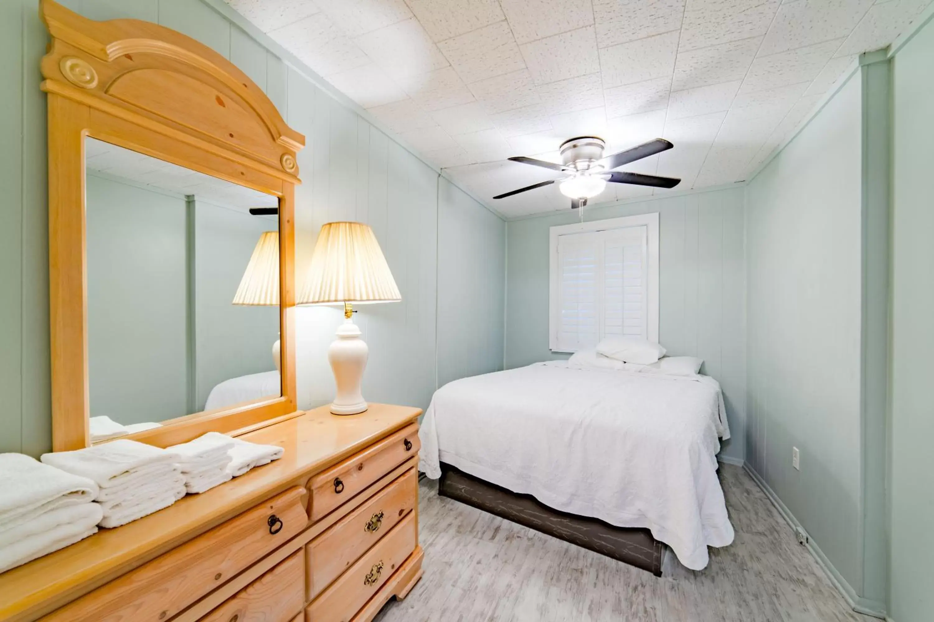 Bedroom in The Palmetto Inn