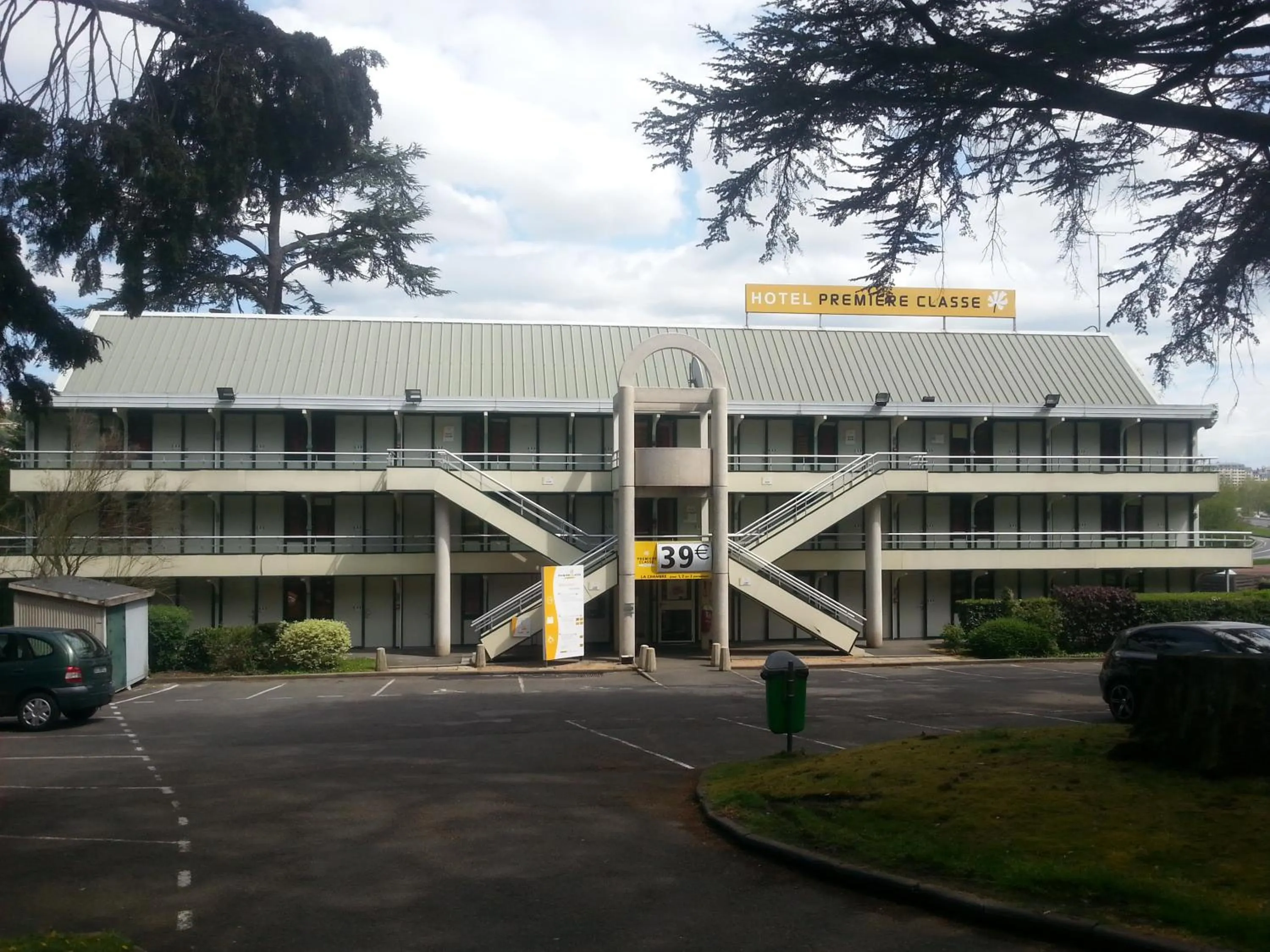 Facade/entrance in Premiere Classe St Etienne Nord Villars