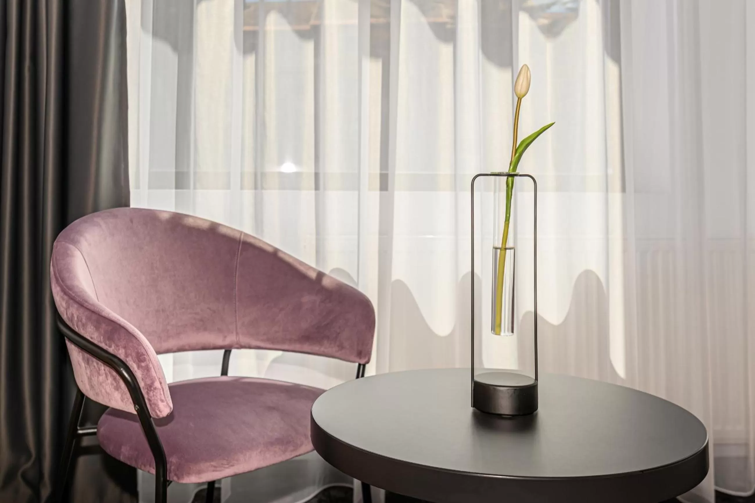 Living room in B THE HOTEL