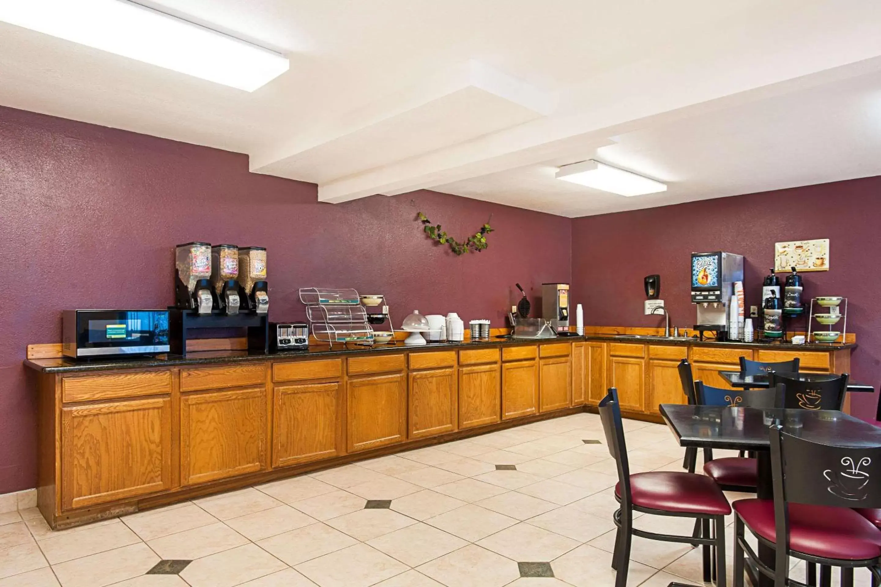Restaurant/places to eat in Rodeway Inn & Suites Restaurant/places to eat in Rodeway Inn & Suites