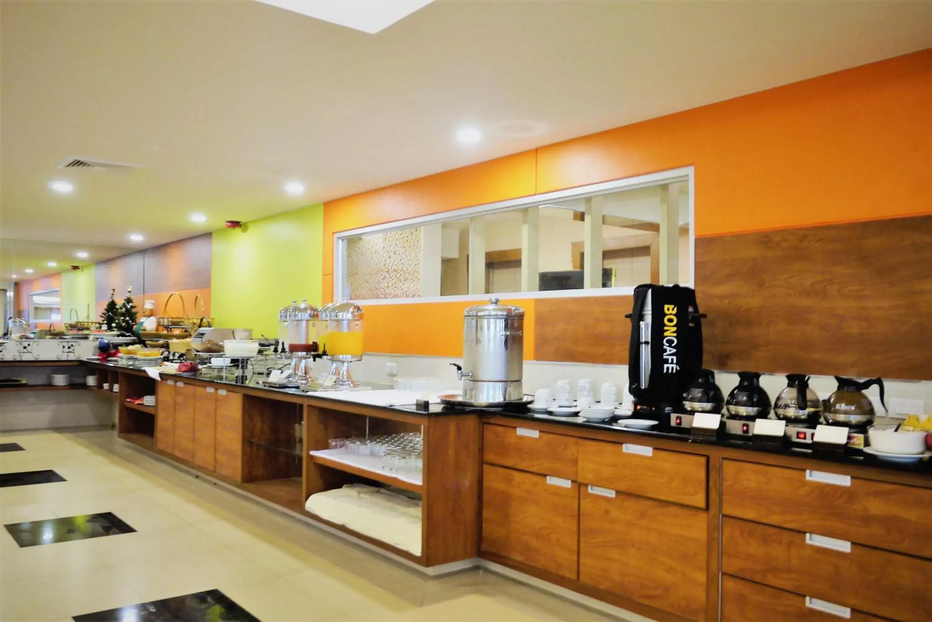 Restaurant/places to eat in Long Beach Cha-Am Hotel Restaurant/places to eat in Long Beach Cha-Am Hotel