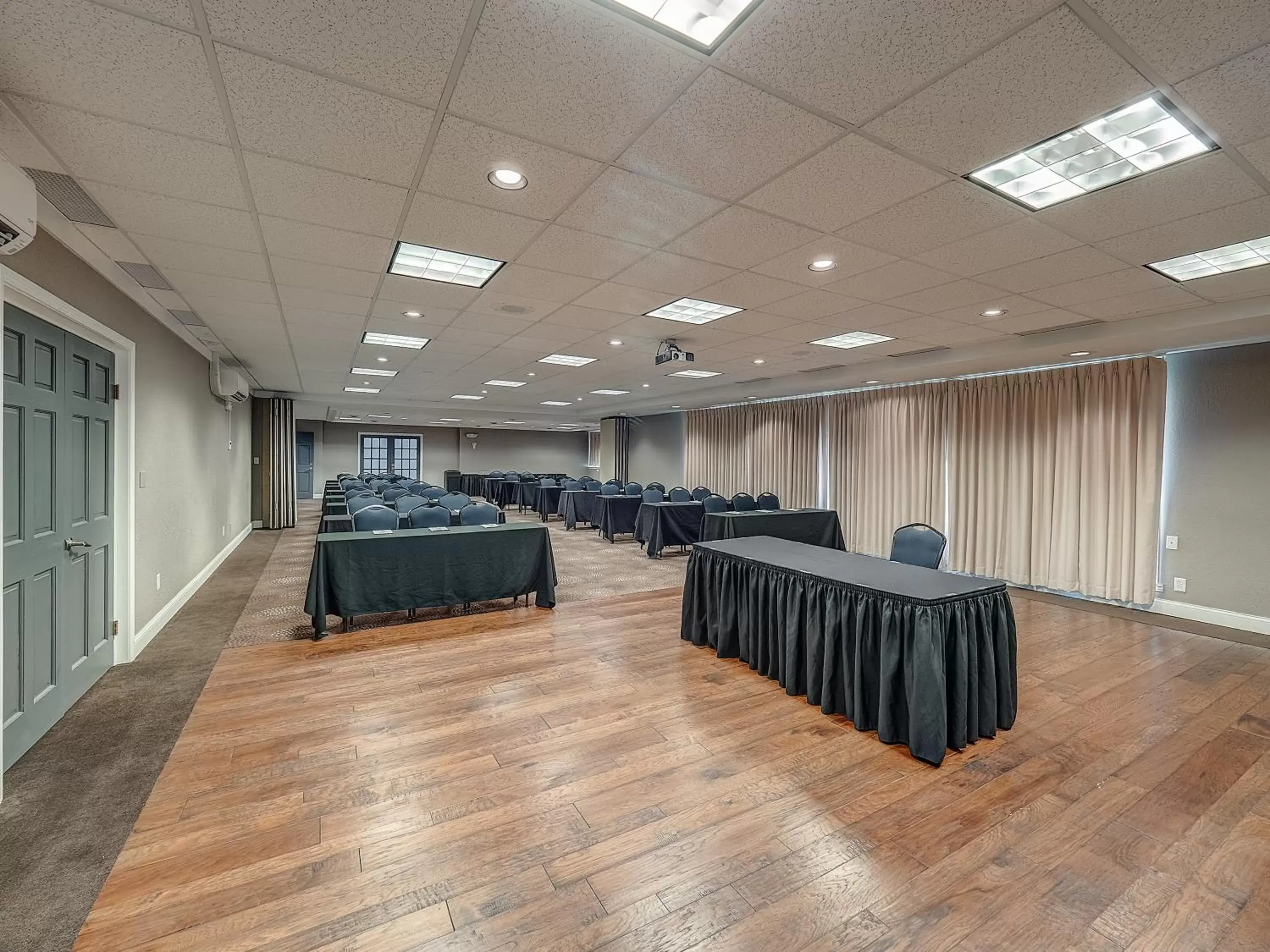 Meeting/conference room in Eastland Suites Extended Stay Hotel & Conference Center Urbana