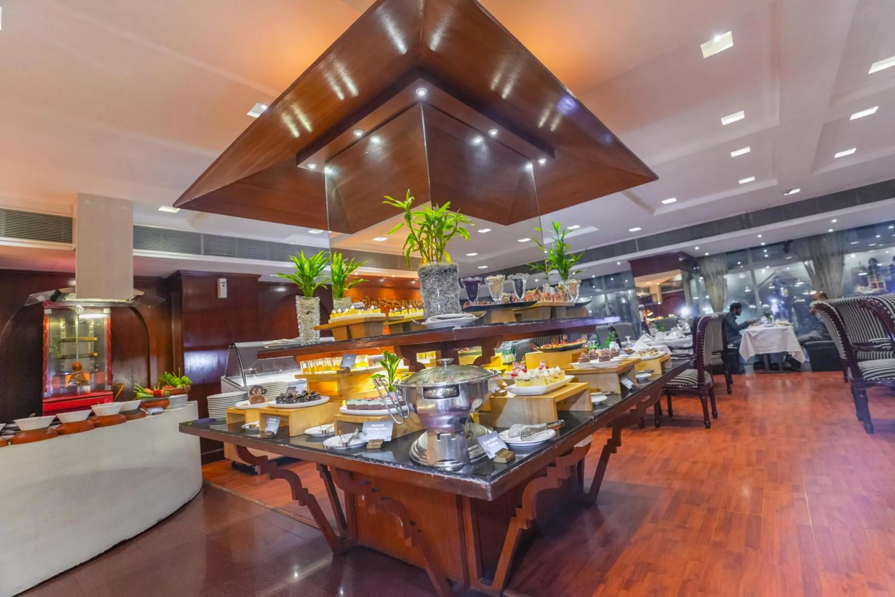 Restaurant/places to eat in Hotel Sarina