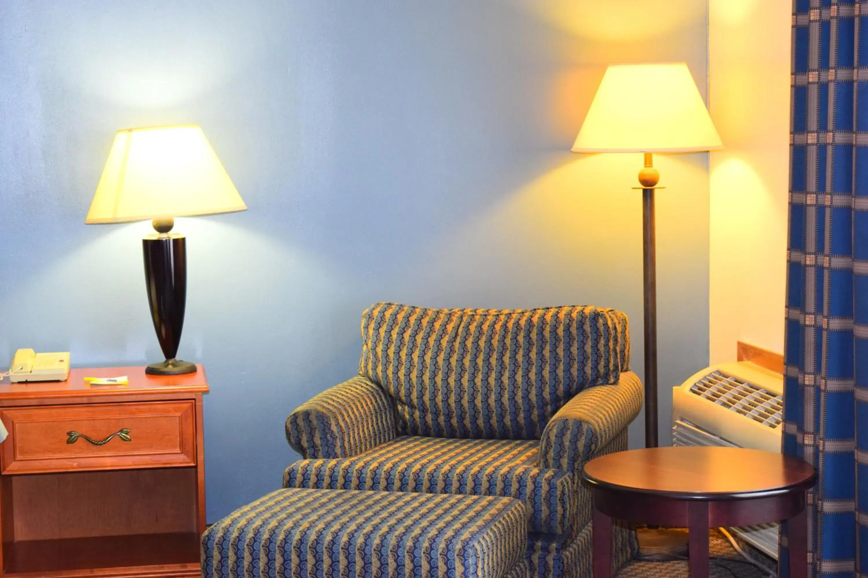 Area and facilities, Seating Area in Days Inn by Wyndham Rock Falls