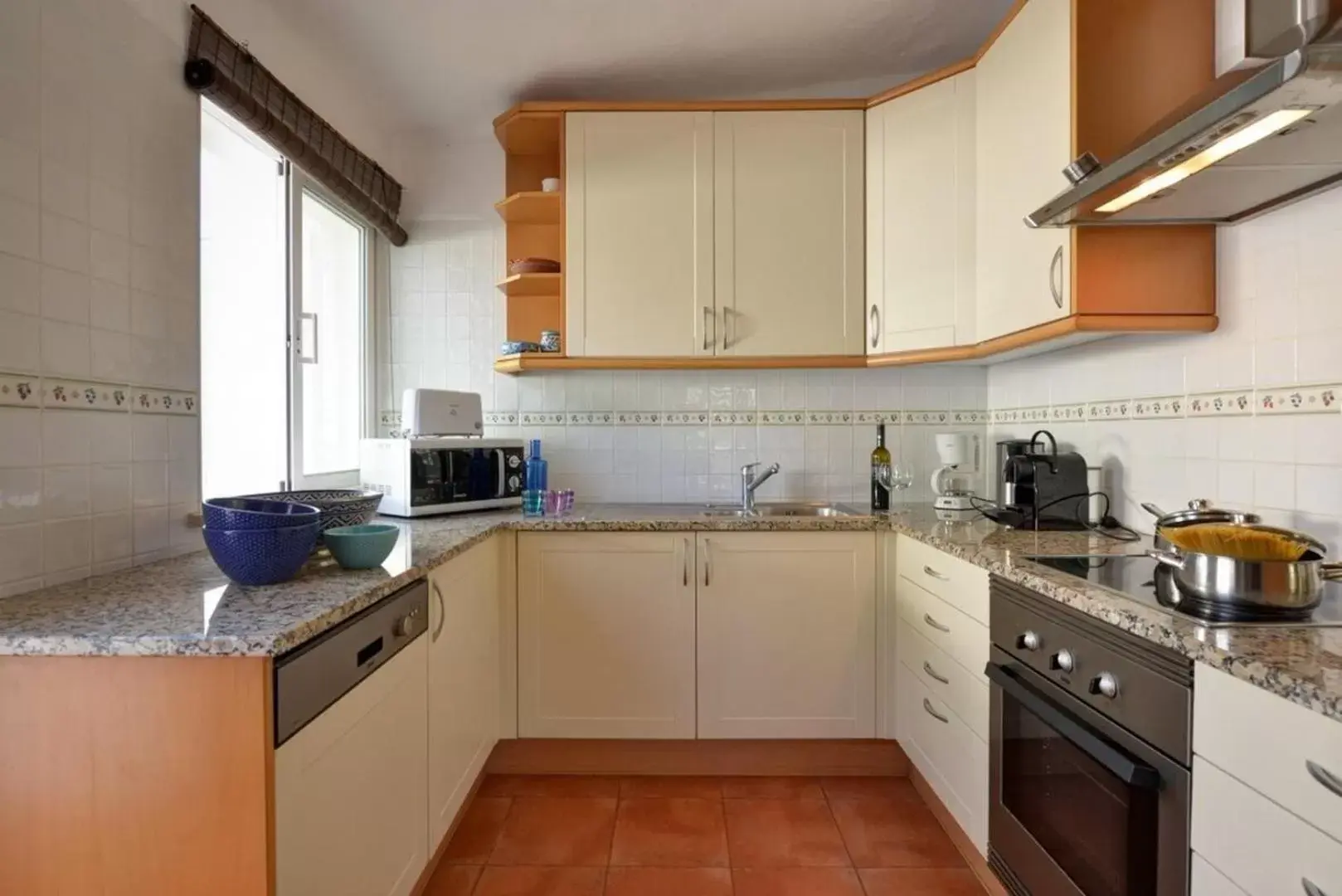 Kitchen/Kitchenette in Quinta Do Paraiso - AL