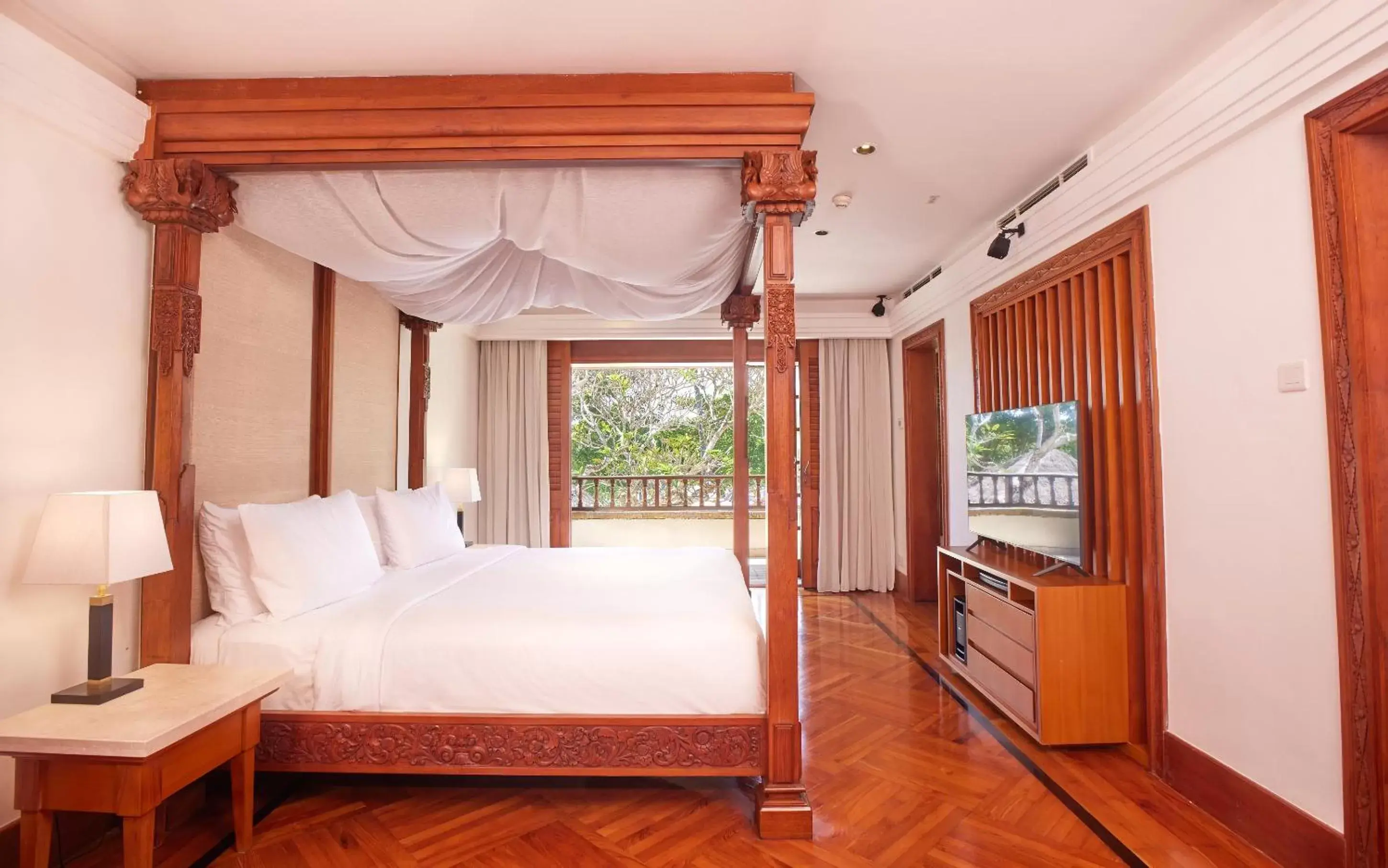 Bedroom, Bed in Nusa Dua Beach Hotel & Spa, Bali