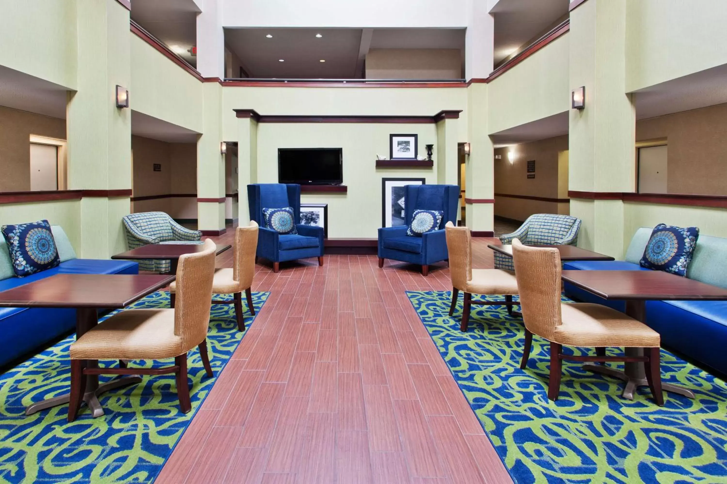 Dining area in Hampton Inn Bremen