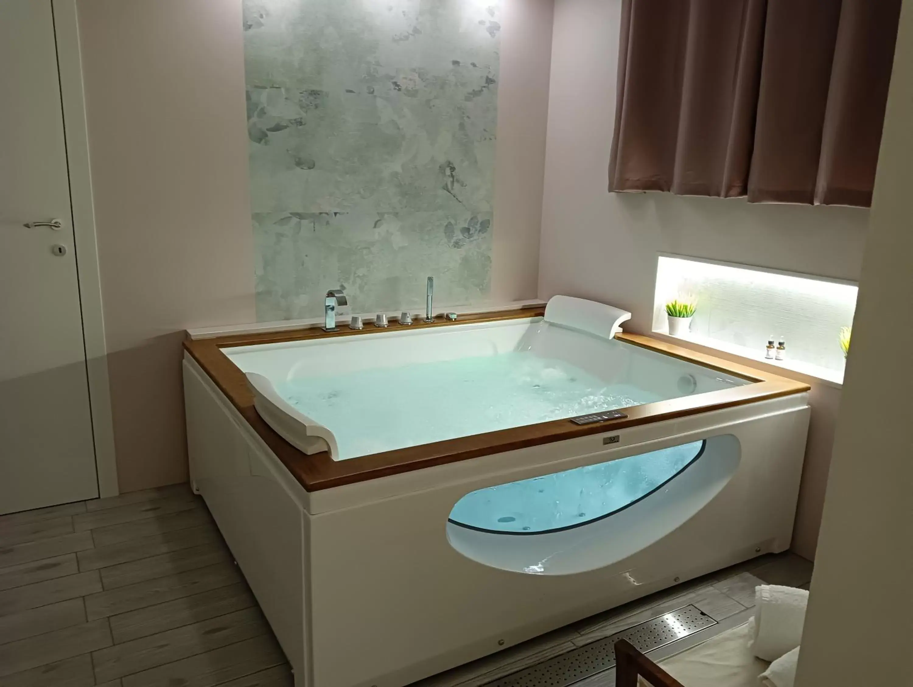 Hot Tub, Bathroom in Signorino Resort