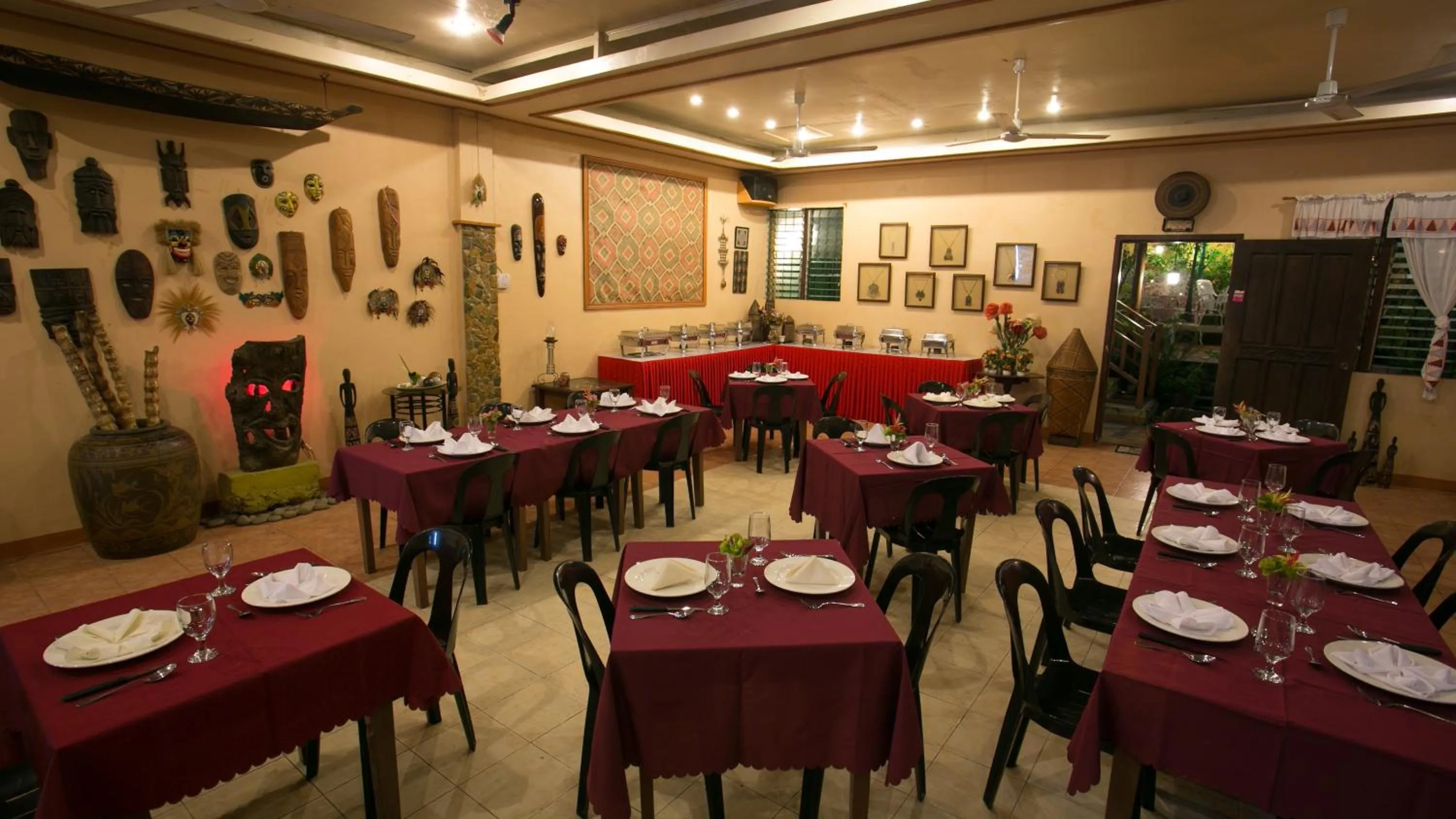Restaurant/places to eat in Darayonan Lodge