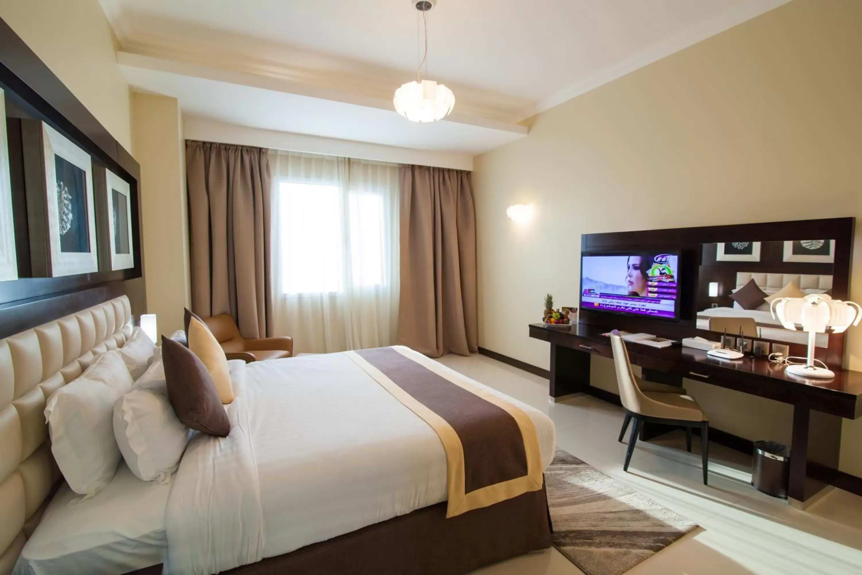 Bed, TV/Entertainment Center in Premier Hotel