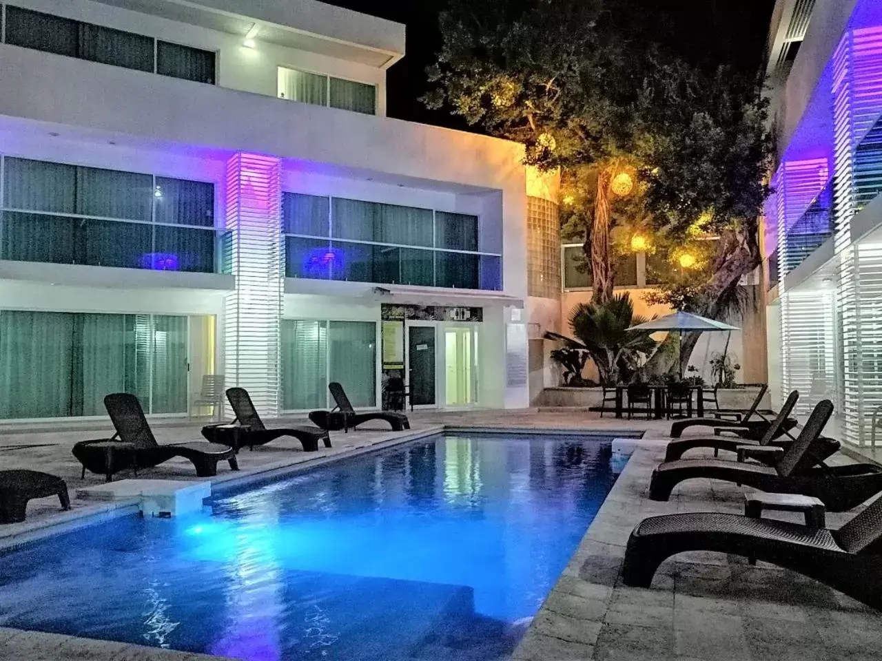 Property building, Swimming Pool in Hotel Los Cocos Chetumal