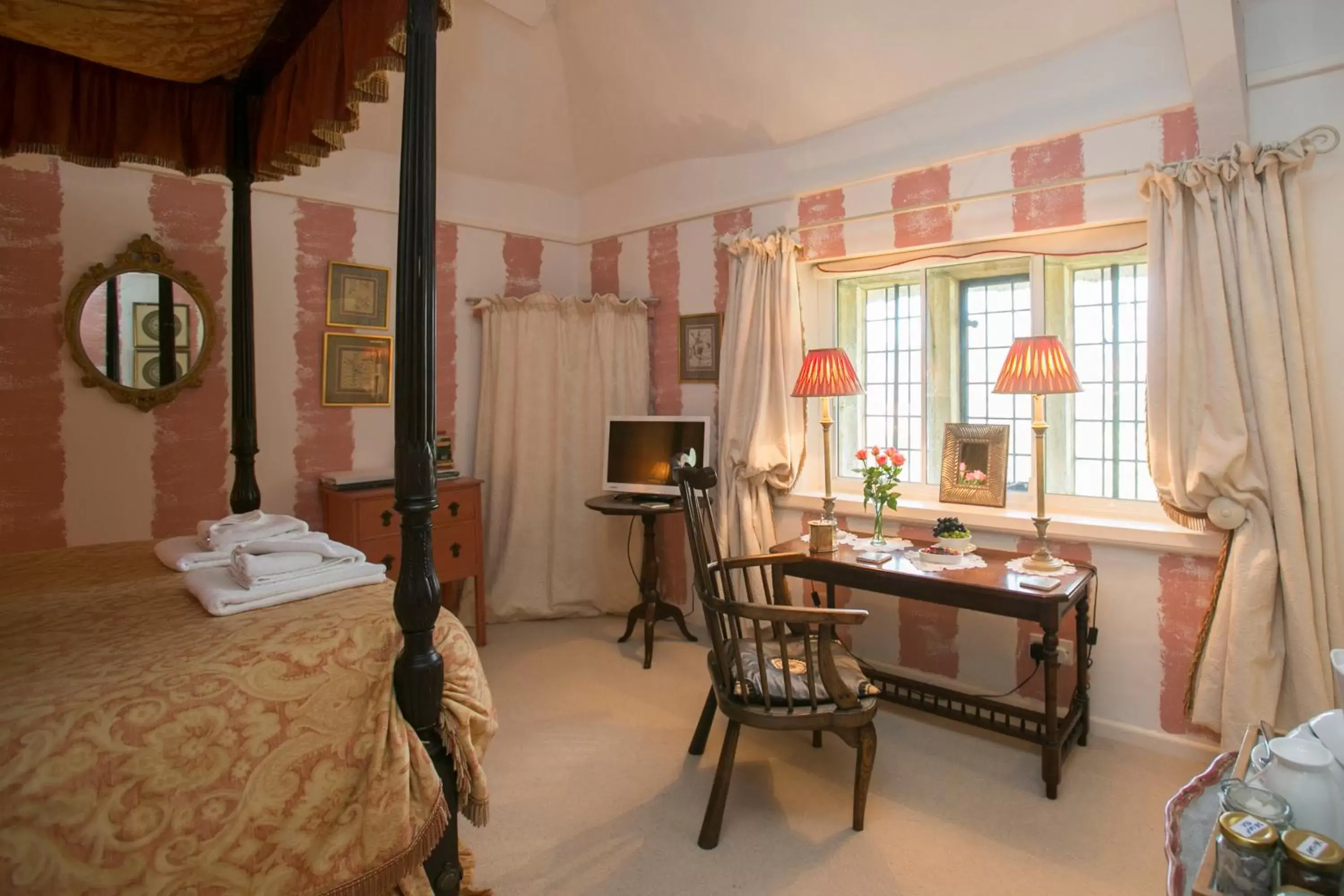 Bedroom in Tudor Cottage B&B Frampton