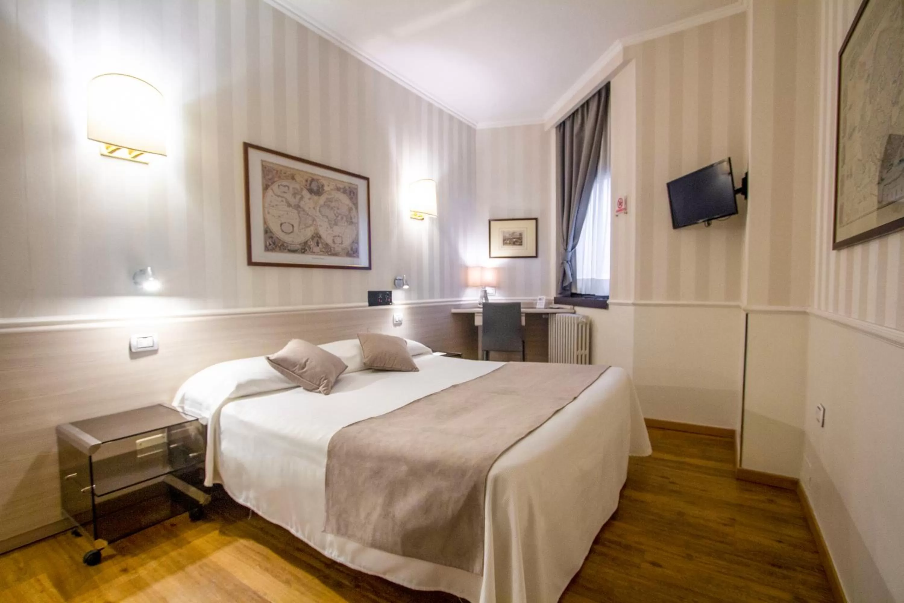 Bedroom, Bed in Hotel Flora