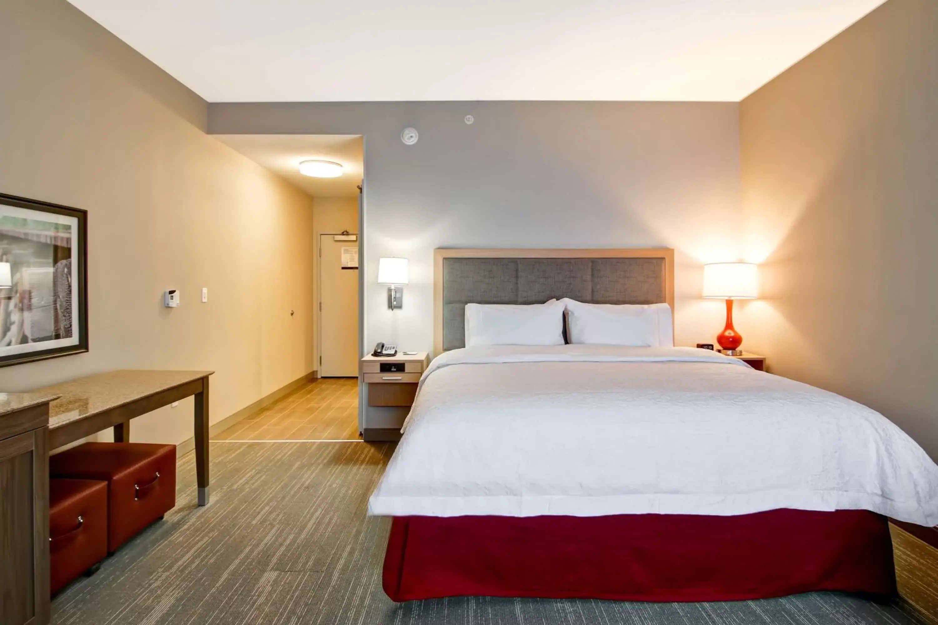 Bed in Hampton Inn & Suites by Hilton Grande Prairie