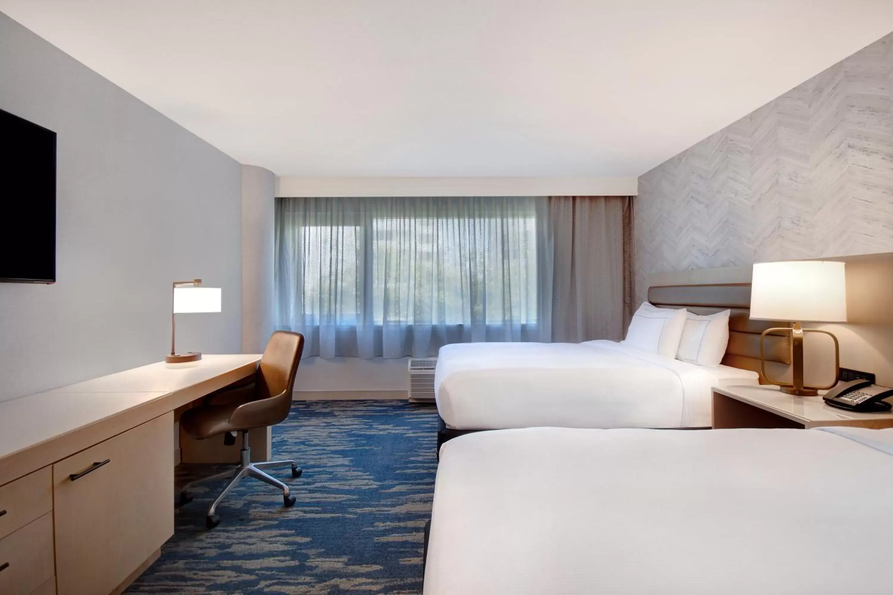 Bed in DoubleTree by Hilton LAX - El Segundo