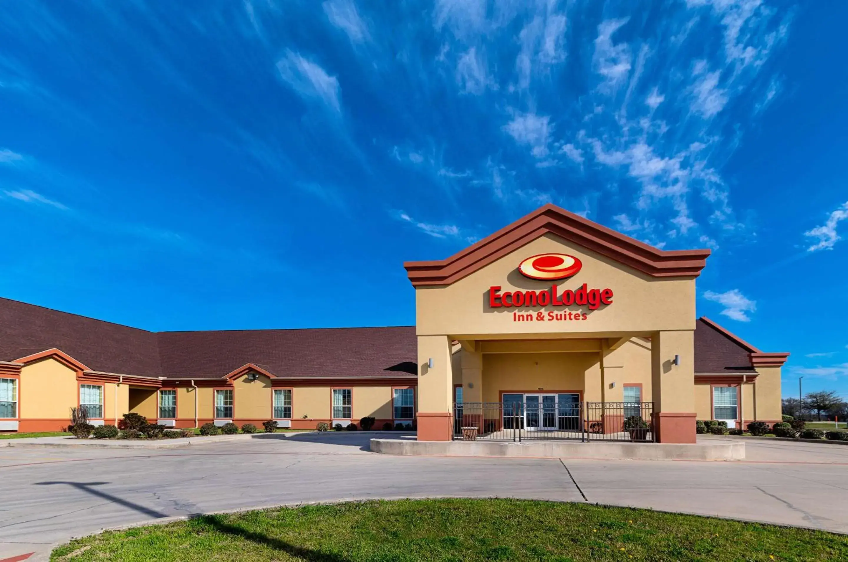 Property Building in Econo Lodge Inn & Suites