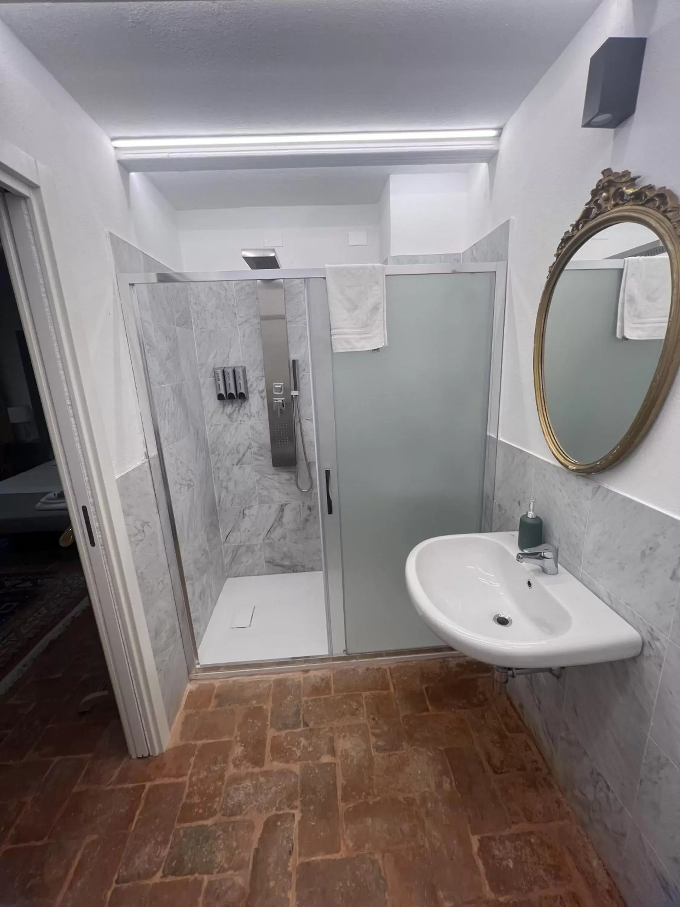 Bathroom in Cà Palazzo Malvasia - BolognaRooms