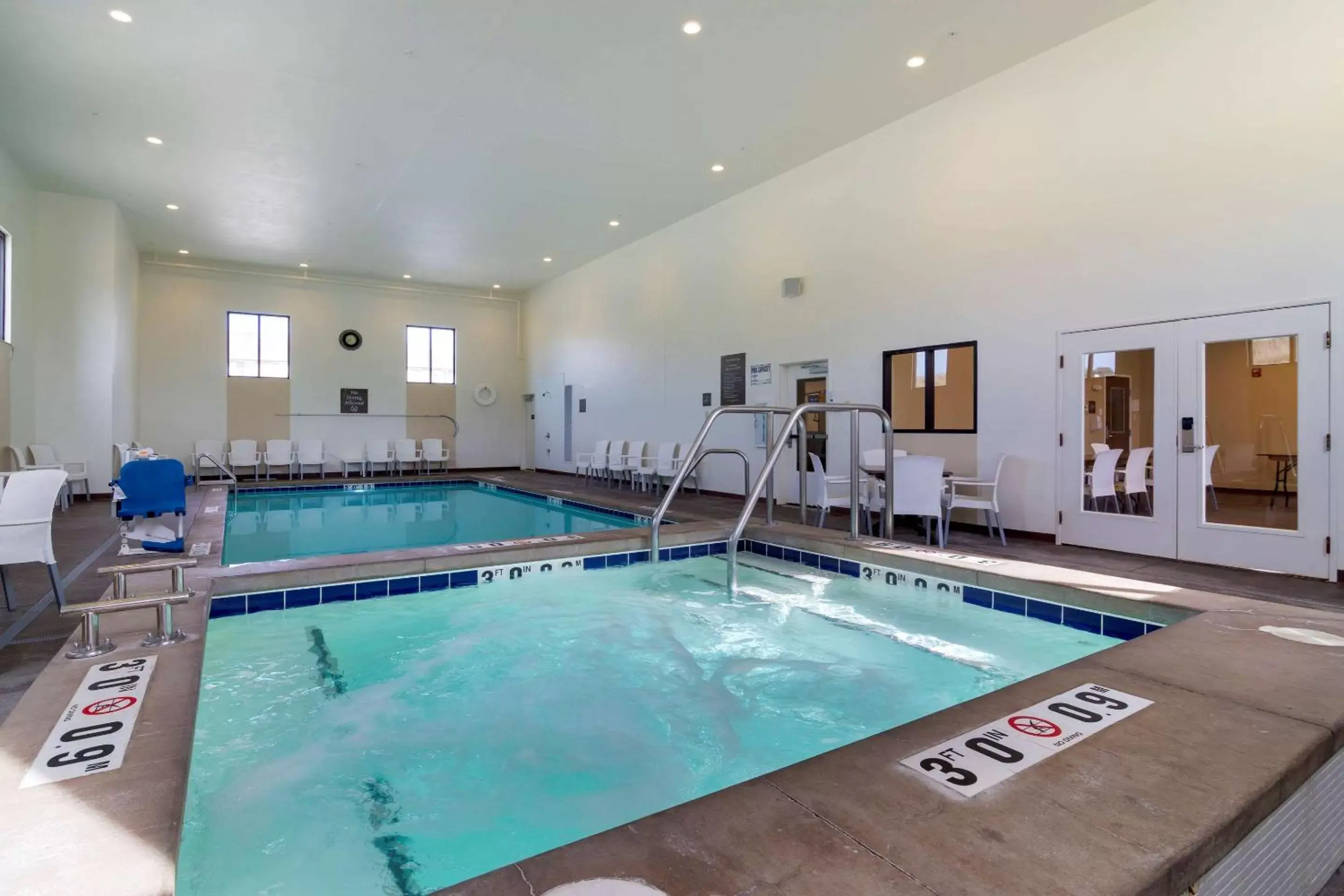 Activities, Swimming Pool in Comfort Inn & Suites Mandan - Bismarck