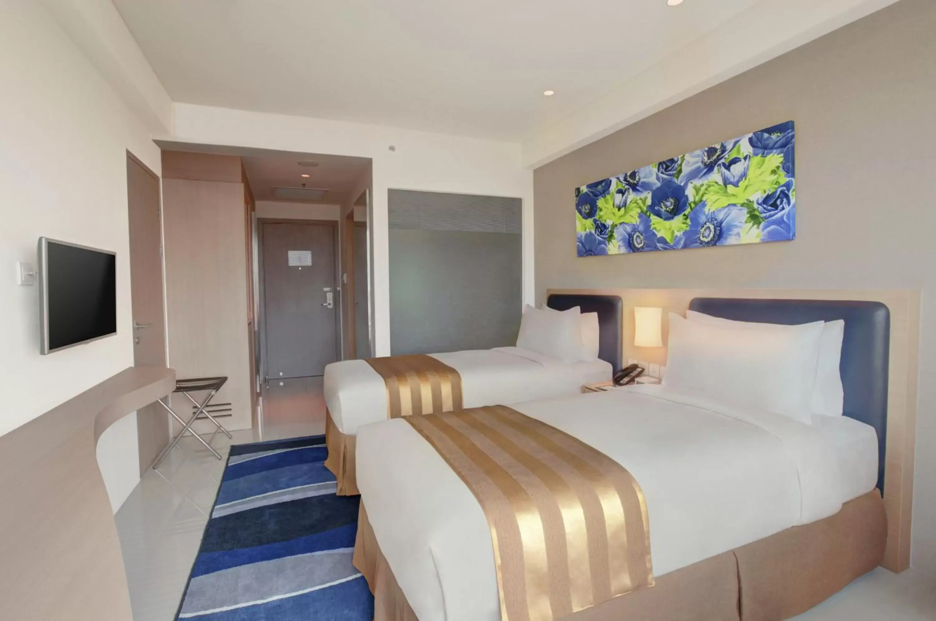 Bed in Holiday Inn Express Jakarta International Expo, an IHG Hotel
