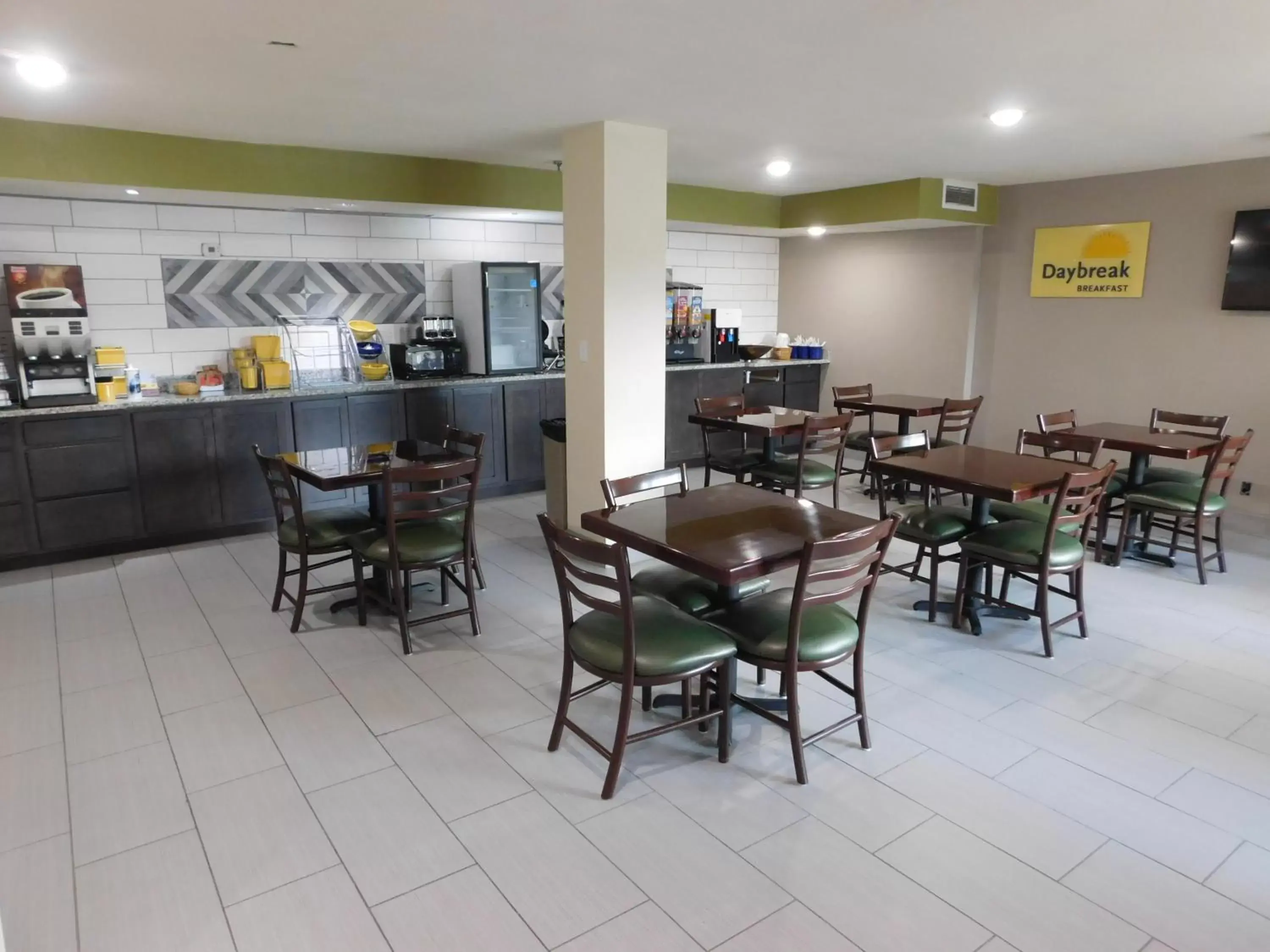 Restaurant/Places to Eat in Days Inn by Wyndham West Des Moines - Clive