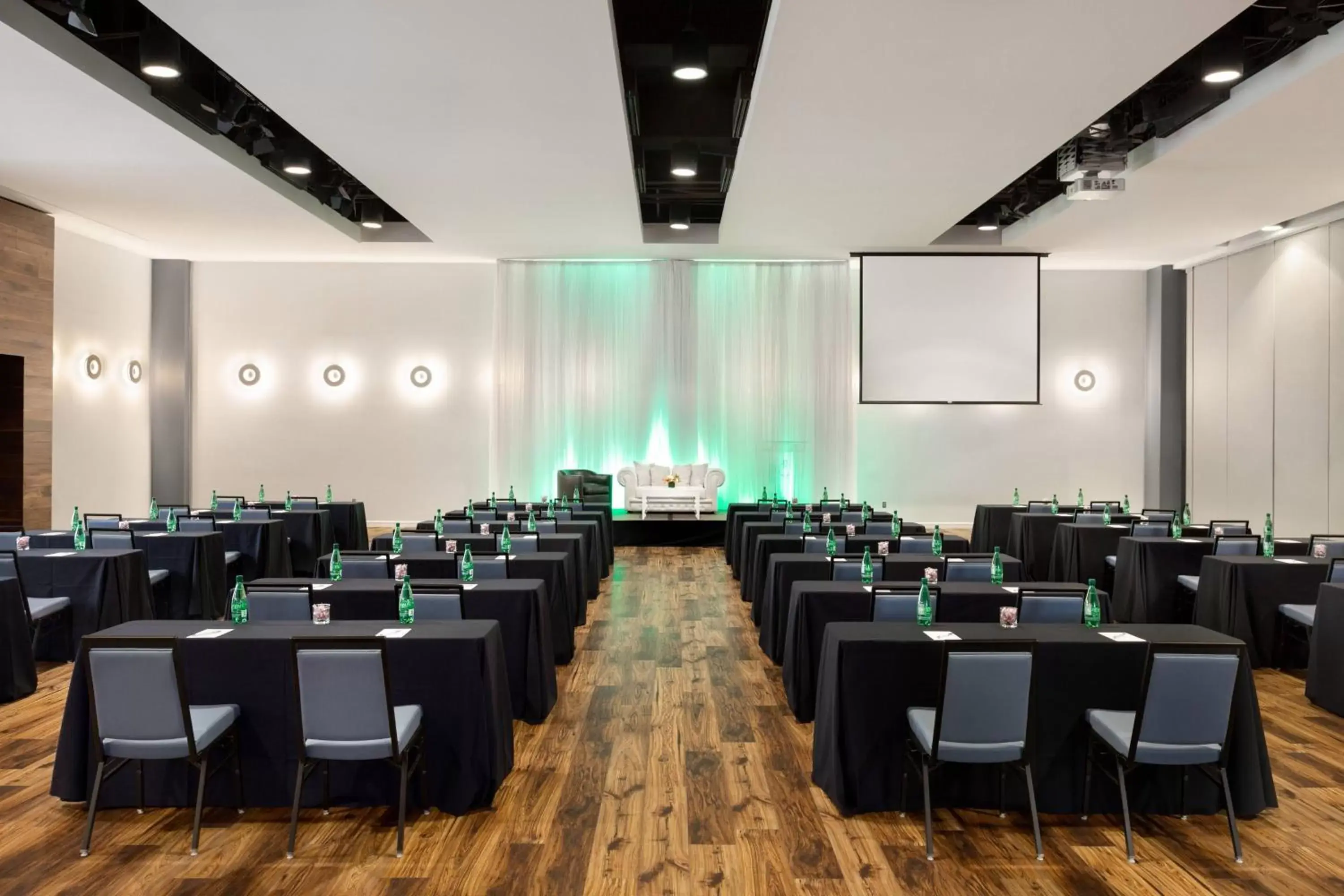 Meeting/conference room in Twelve Midtown, Marriott Autograph Collection