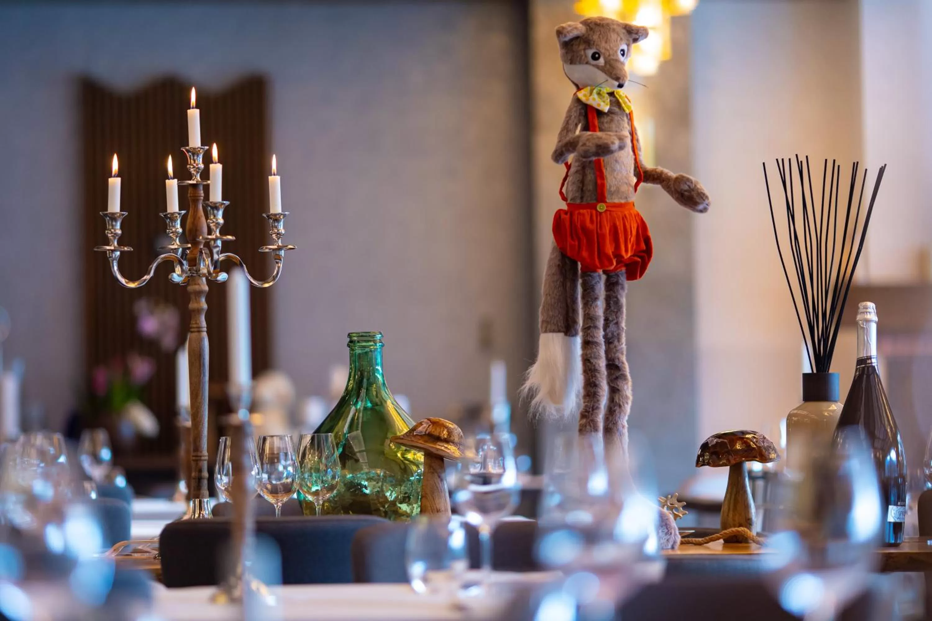 Restaurant/places to eat in Hotel Belmont