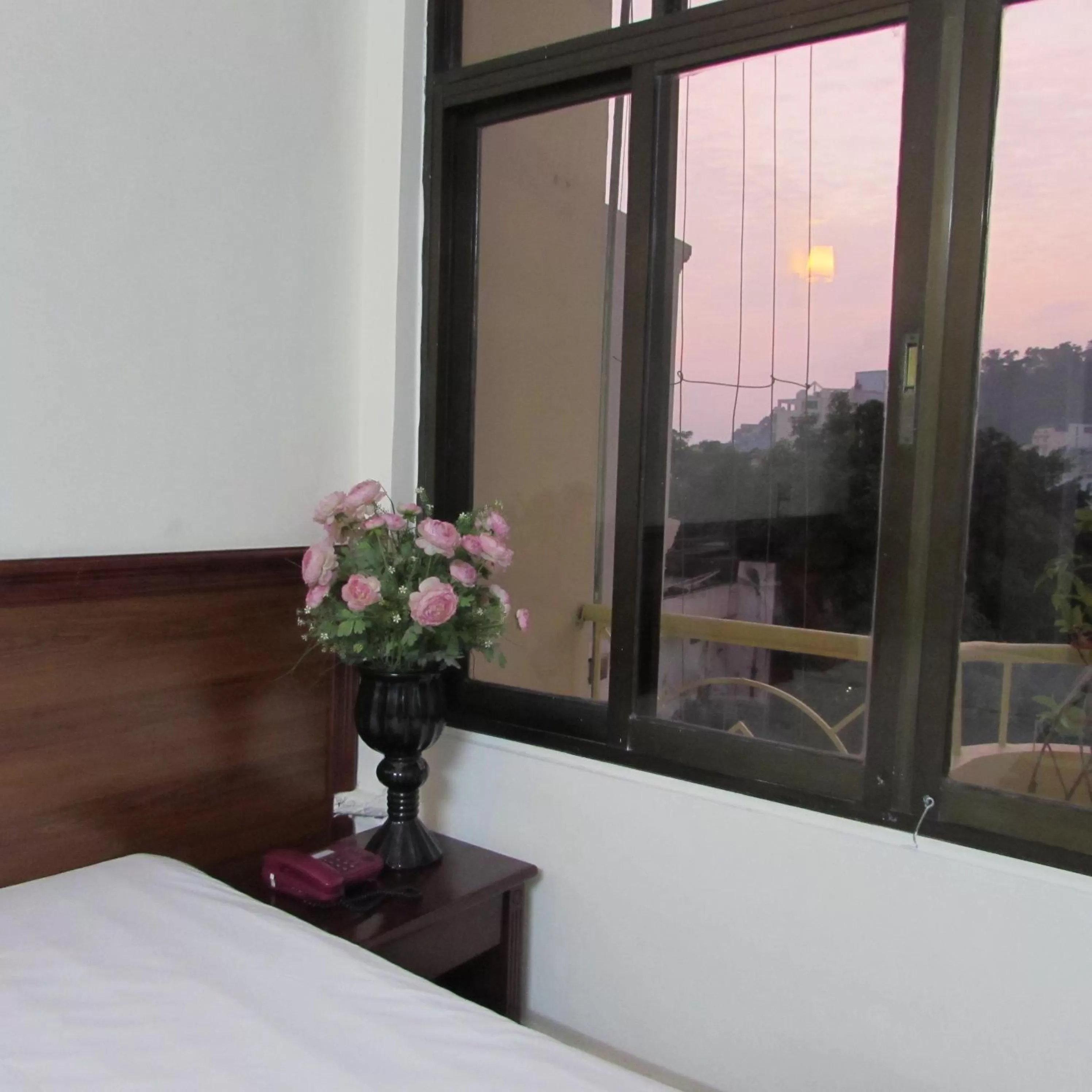 City view, Bed in Viet Nhat Halong Hotel - Bai Chay