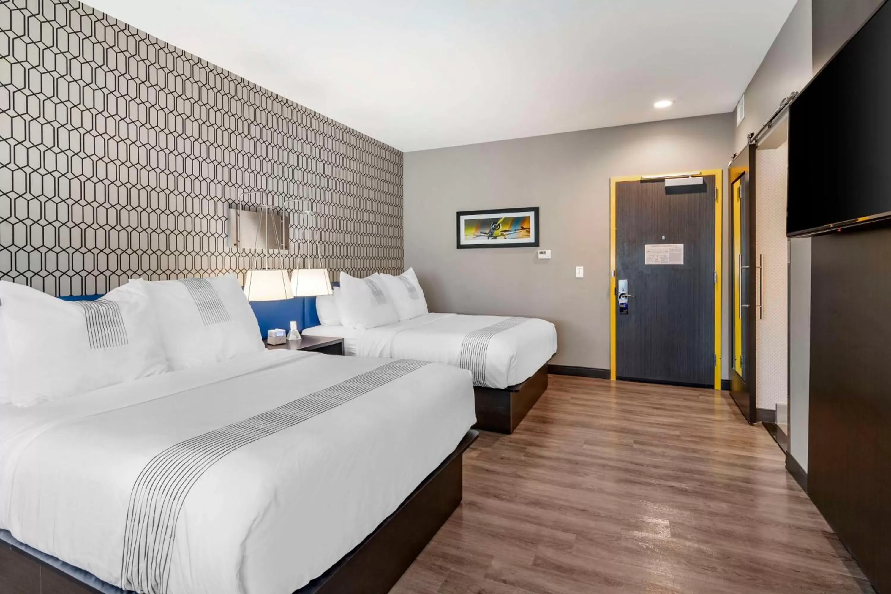 Bedroom, Bed in GLō Best Western Savannah-Gateway I-95