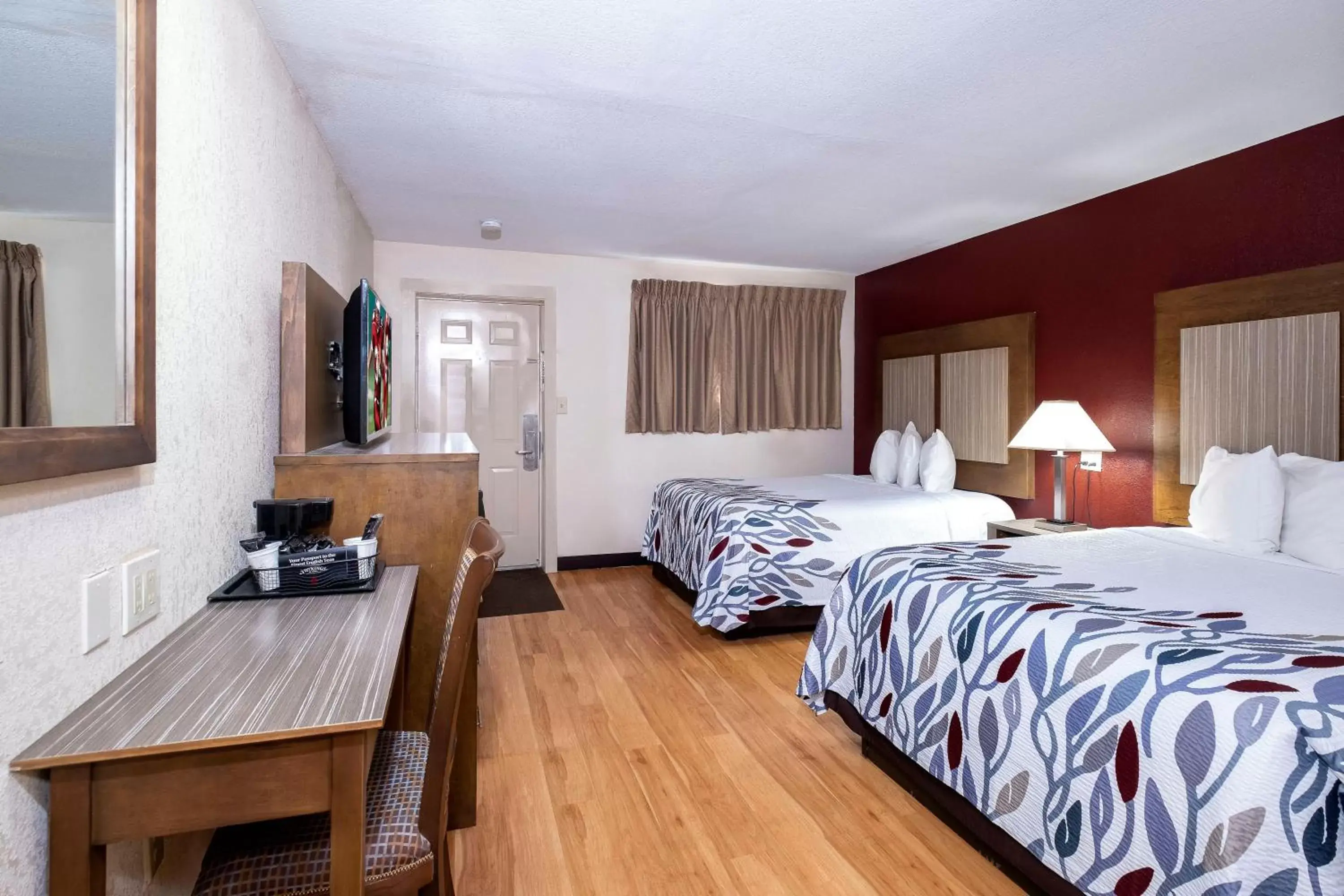 Photo of the whole room in Red Roof Inn Neptune - Jersey Shore