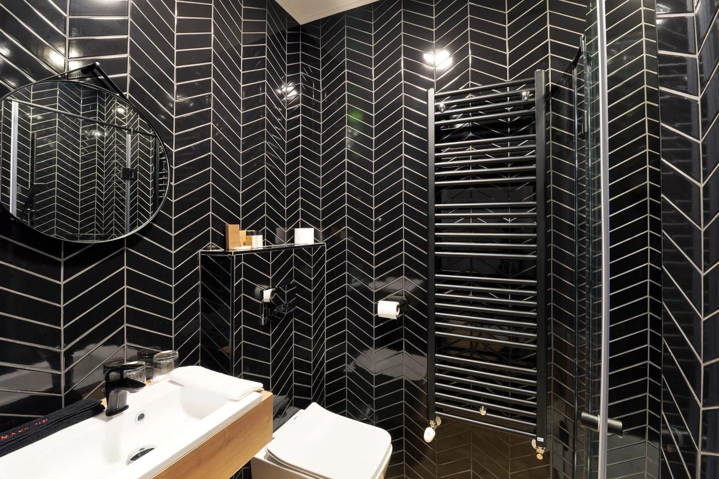 Shower in 1552 Boutique Hotel