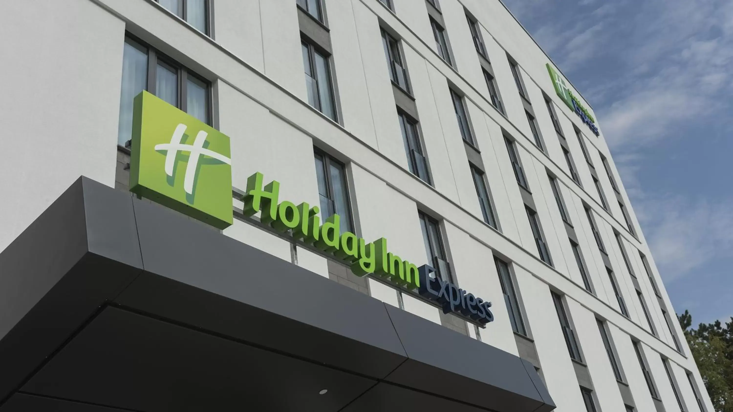 Property Building in Holiday Inn Express - Wiesbaden, an IHG Hotel